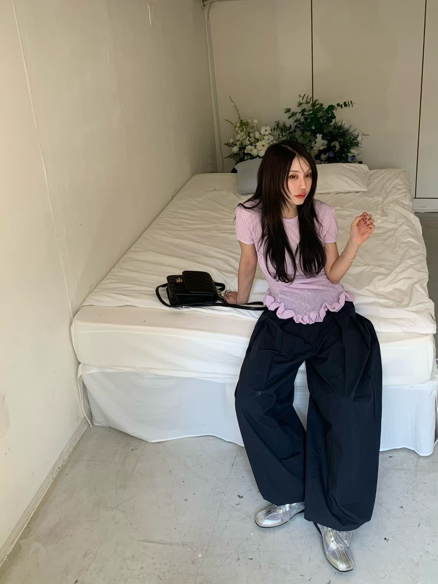 있음 밖으로 한 부서 작은 대중 디자인 센스 레이스 주름 불규칙 반팔 티셔츠 여성 상세 이미지 33