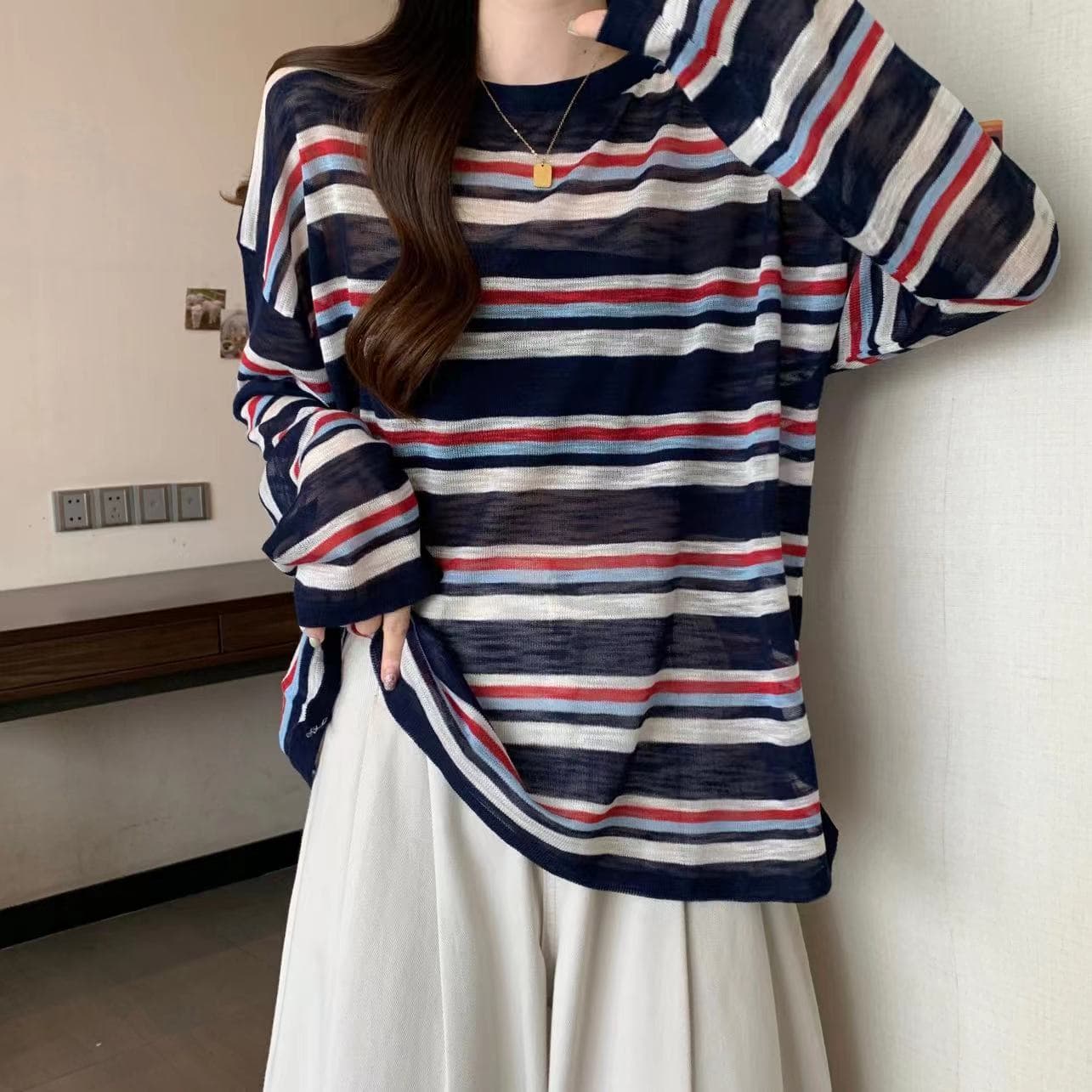 실사 지방 mm 스트라이프 긴팔 티셔츠 루즈핏 슬림해 보이는 얇은 스타일 패션 품격 연령 감소 캐주얼 자외선 차단 여성 셔츠 상세 이미지 9