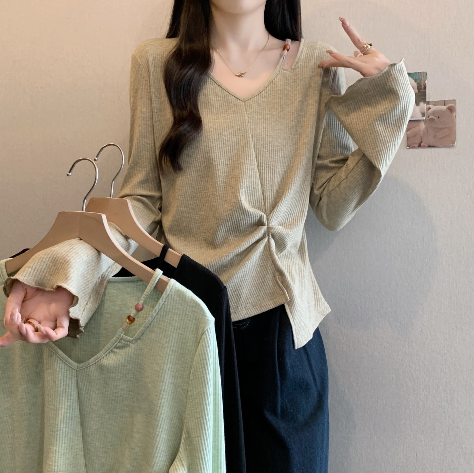 실사 2026 가을 의상 새로운 지방 mm 빅 사이즈 여성 핀치 Pleat 긴팔 V넥 티셔츠 디자인 센스 불규칙 슬림해 보이는 맨위 상세 이미지 5