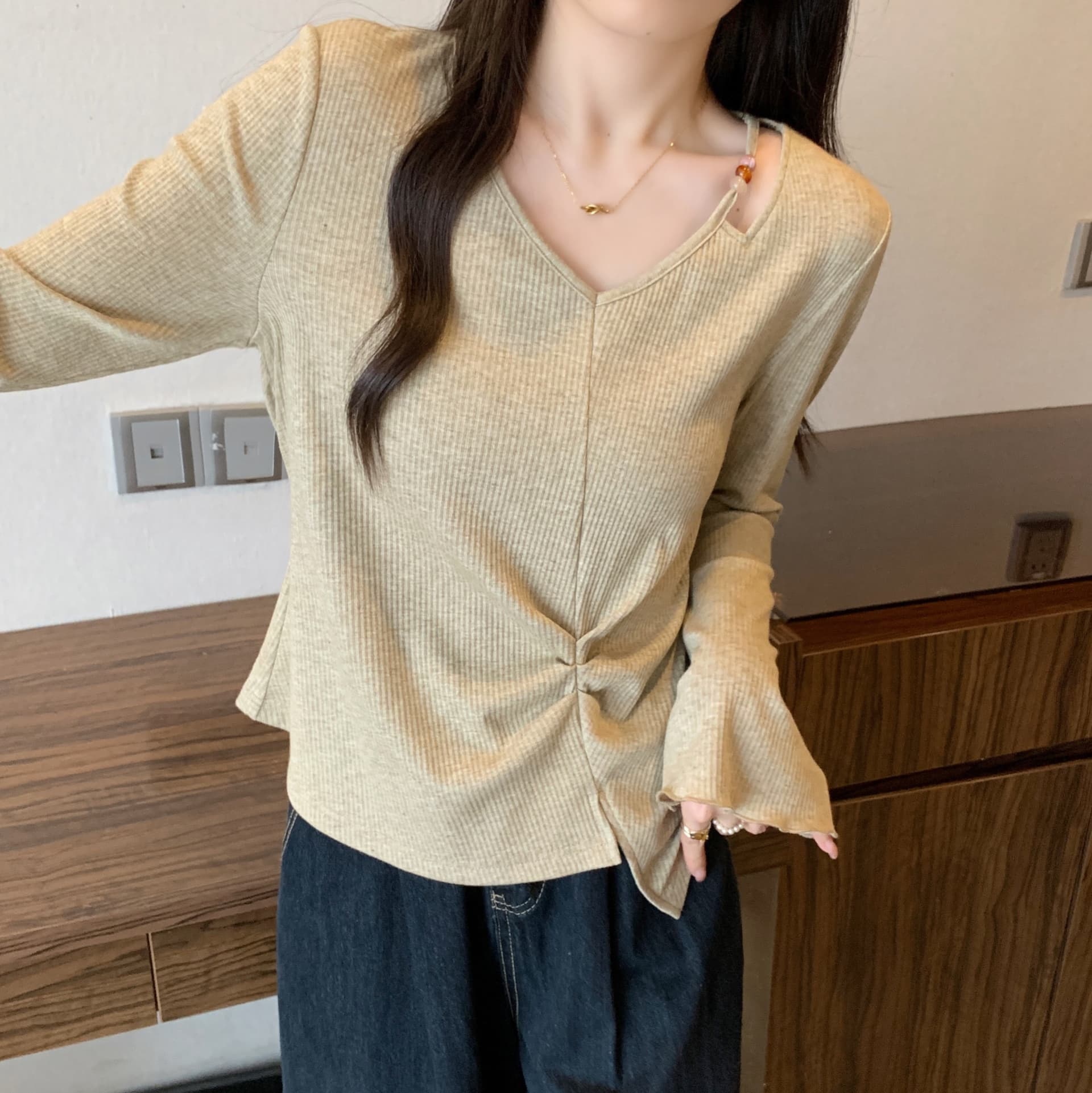실사 2026 가을 의상 새로운 지방 mm 빅 사이즈 여성 핀치 Pleat 긴팔 V넥 티셔츠 디자인 센스 불규칙 슬림해 보이는 맨위 상세 이미지 29