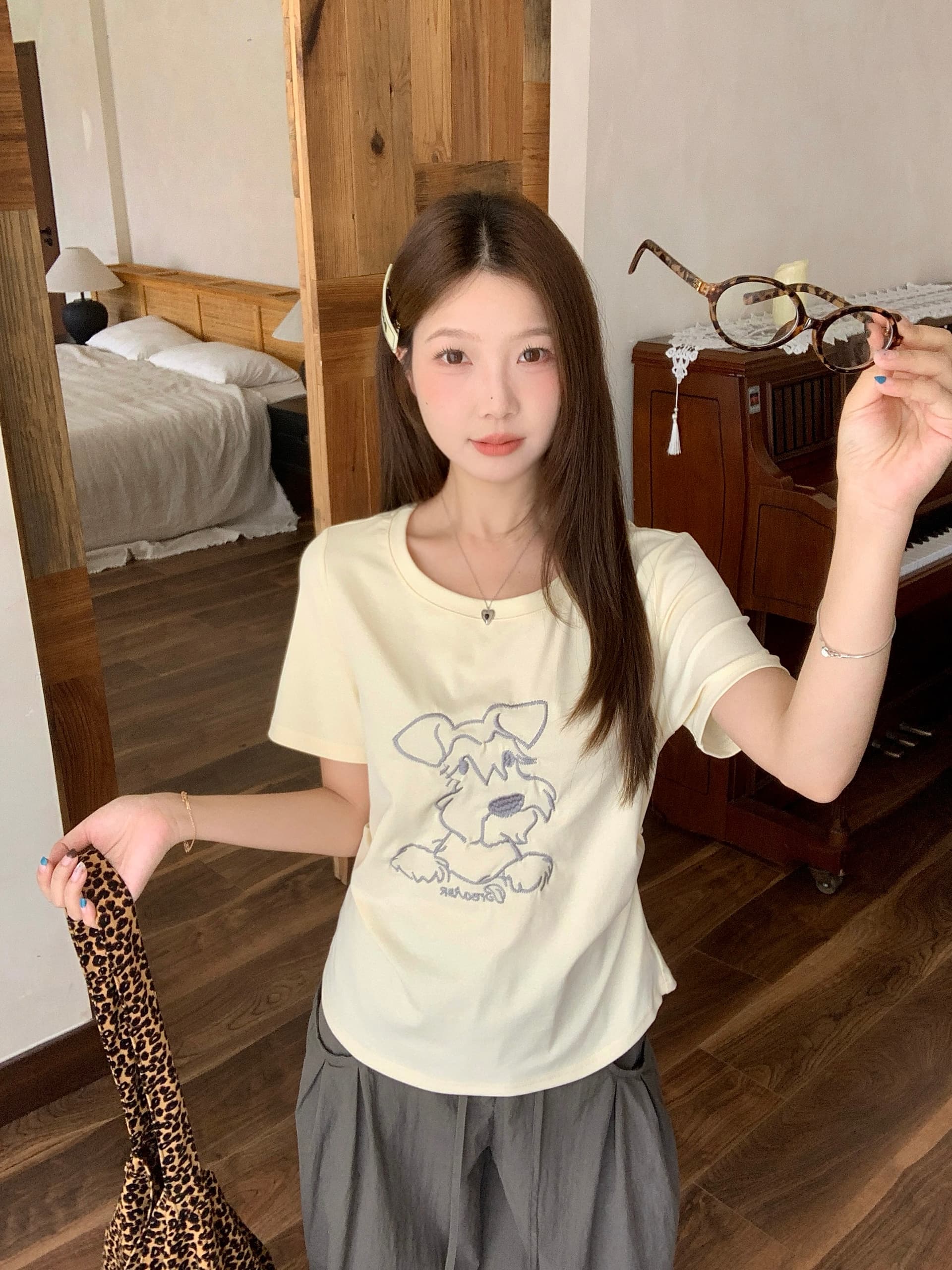 실사 2026 여름 새로운 빅 사이즈 긍정적 인 어깨 강아지 자수 티셔츠 지방 mm 허리 수축 슬림해 보이는 주름 반팔 맨위 상세 이미지 24