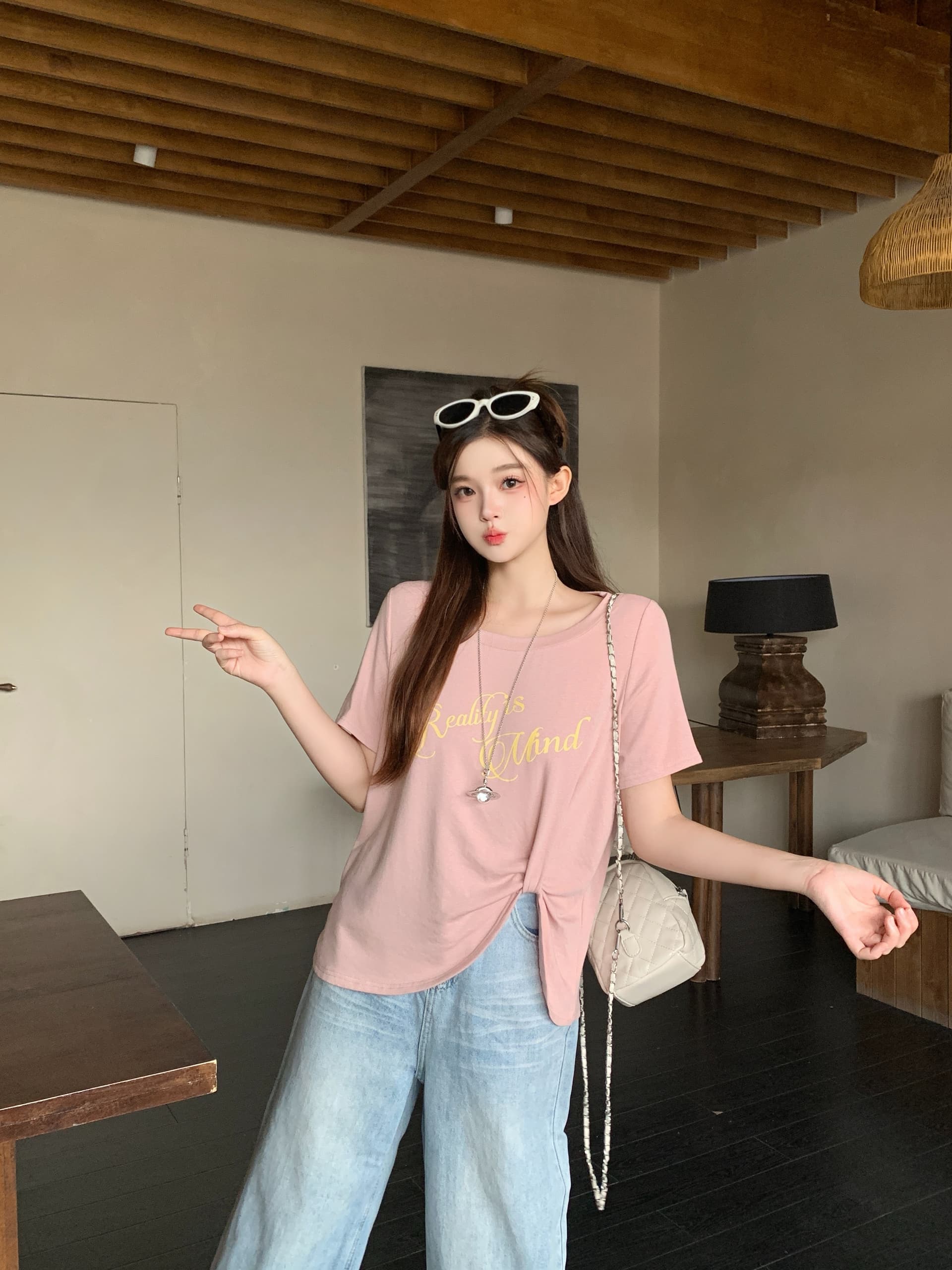 실사 2026 여름 새로운 지방 mm 빅 사이즈 여성 불규칙 비틀림 반팔 티셔츠 알파벳 프린트 라운드 넥 맨위 상세 이미지 8