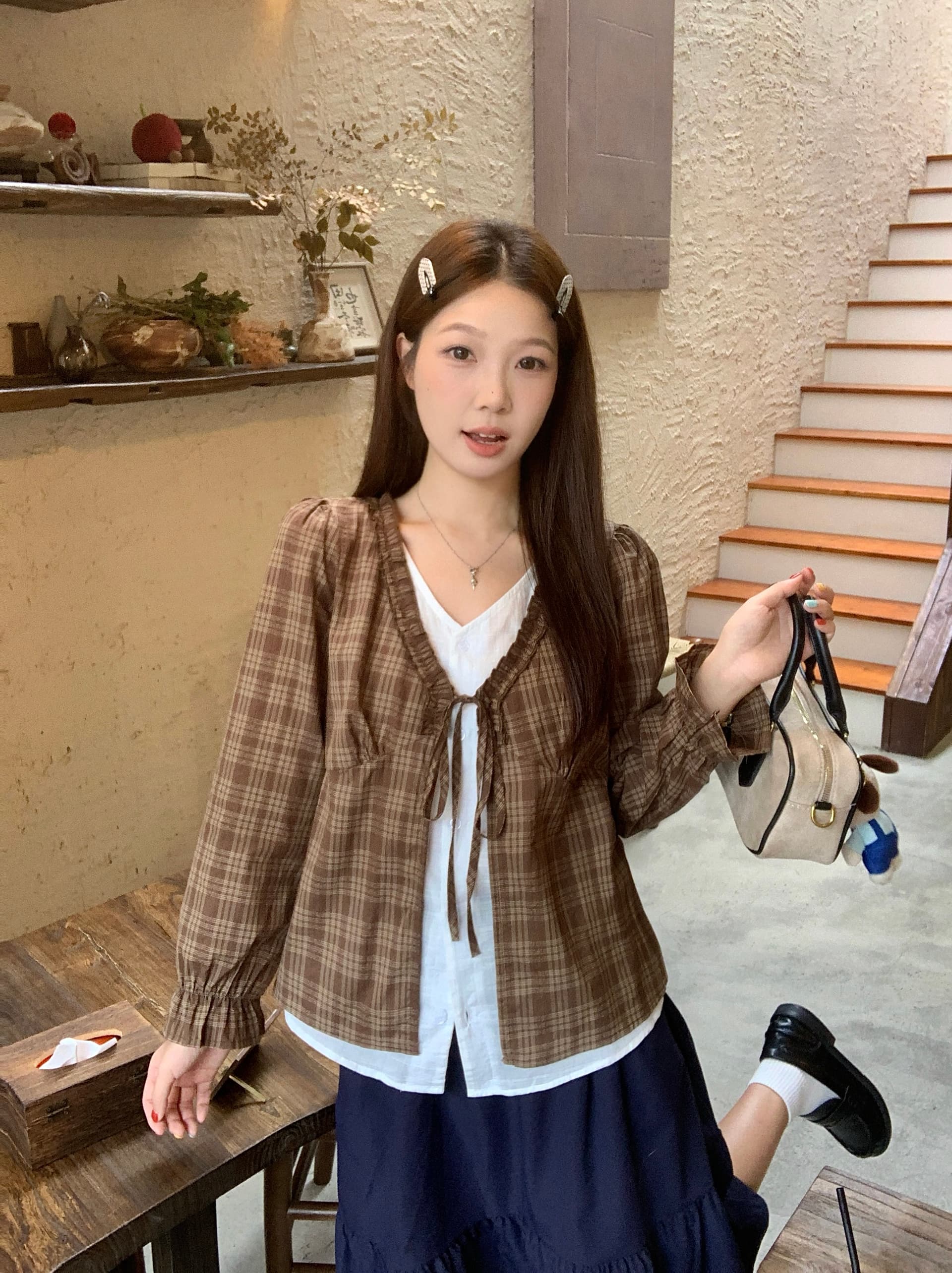 실사 2026 가을 의상 새로운 지방 mm 빅 사이즈 여성 한 부서 레트로 체크무늬 긴팔 맨위 페이크 레이어드 레이스업 작은 셔츠 상세 이미지 9