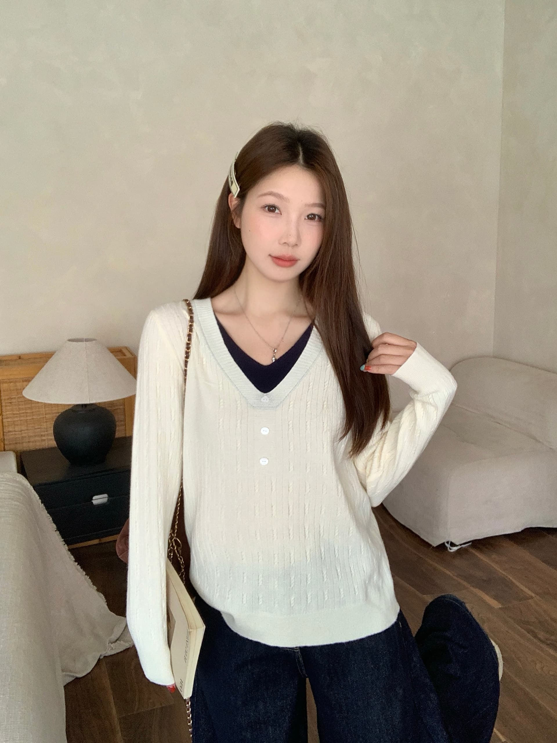 실사 2026 가을 의상 새로운 지방 mm 빅 사이즈 페이크 레이어드 V넥 긴팔 니트 스웨터 한 부서 루즈핏 예쁜 스웨터 이미지 2