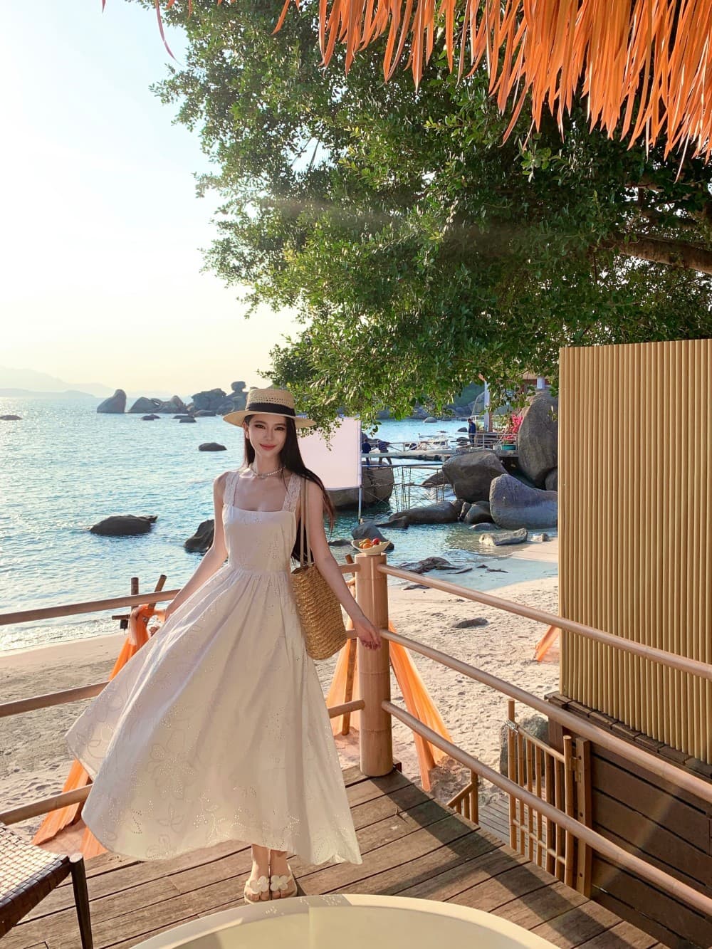 실사 레이스 십자가 허리 수축 백리스 여성 드레스 순수한 욕망 바람 화이트 자수 슬립 해변가 휴가 바람 롱 스커트 상세 이미지 3