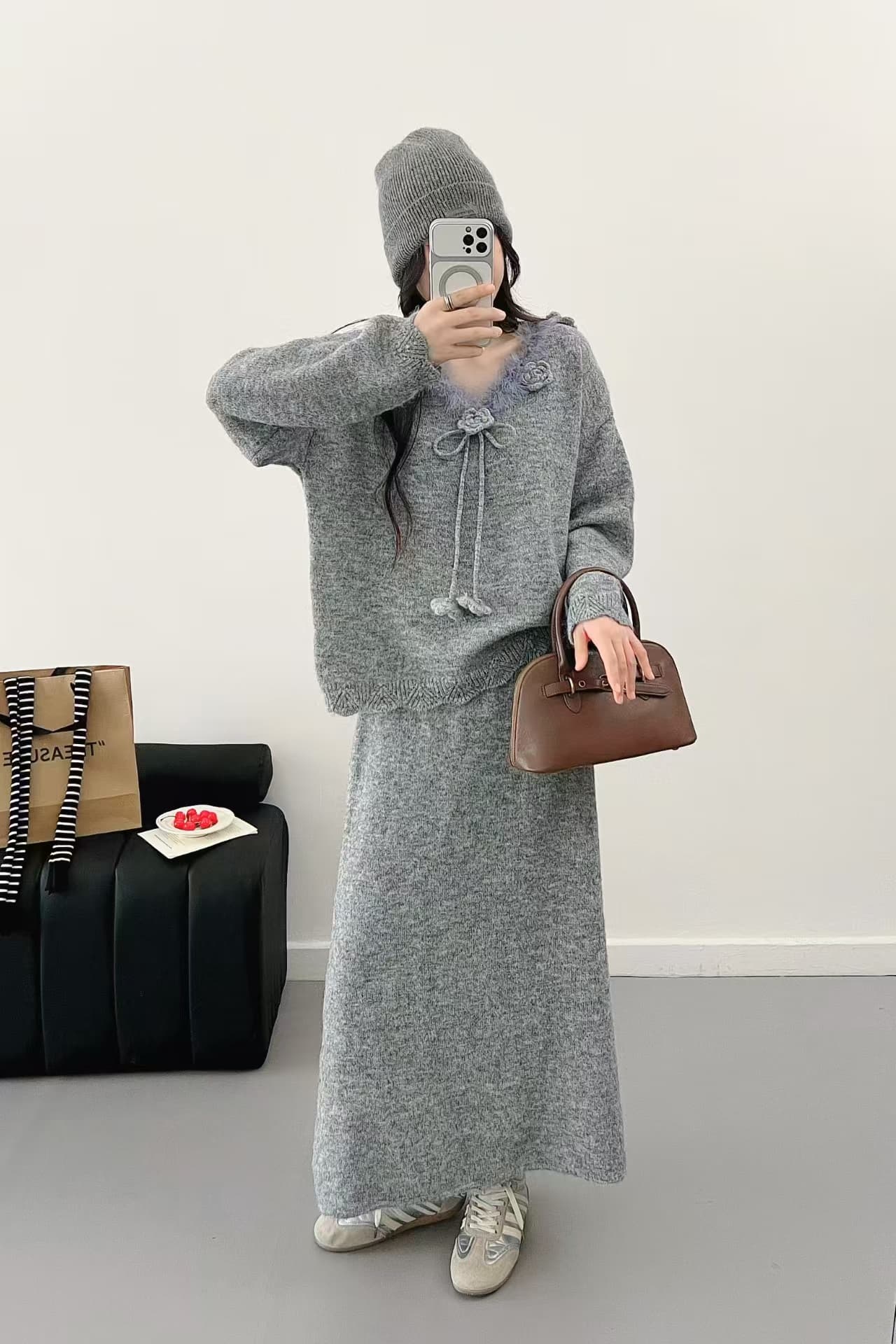 가을 겨울철 새로운 한국 스타일 루즈핏 캐주얼 디자인 센스 스웨터 하이웨이스트 슬림해 보이는 반신 스커트 패션 두 조각 여성 세트 이미지 2