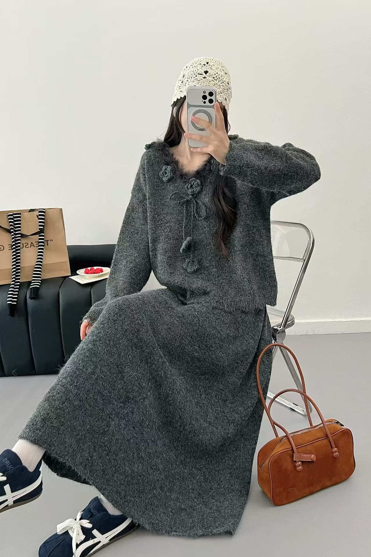 가을 겨울철 새로운 한국 스타일 루즈핏 캐주얼 디자인 센스 스웨터 하이웨이스트 슬림해 보이는 반신 스커트 패션 두 조각 여성 세트 상세 이미지 1