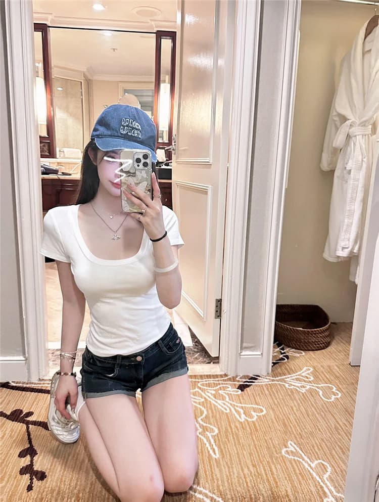 화이트 반팔 몸매 가꾸기 허리 수축 u 칼라 달콤한 매운맛 작은 맨위 여성 여름 2026 새로운 작은 키 핫걸 긍정적 인 어깨 티셔츠 상세 이미지 5