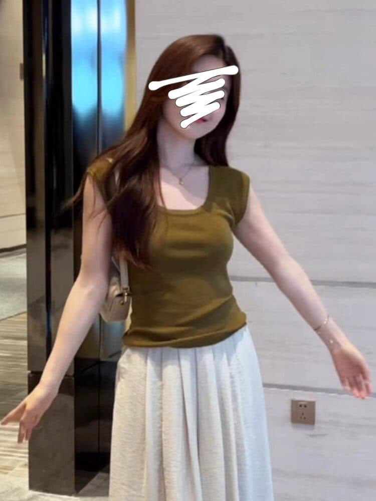 한 부서 캐주얼 u 칼라 민소매 어깨 티셔츠 여름 2026 새로운 패션 품격 다용도 몸매 가꾸기 슬림해 보이는 맨위 여성 상세 이미지 4