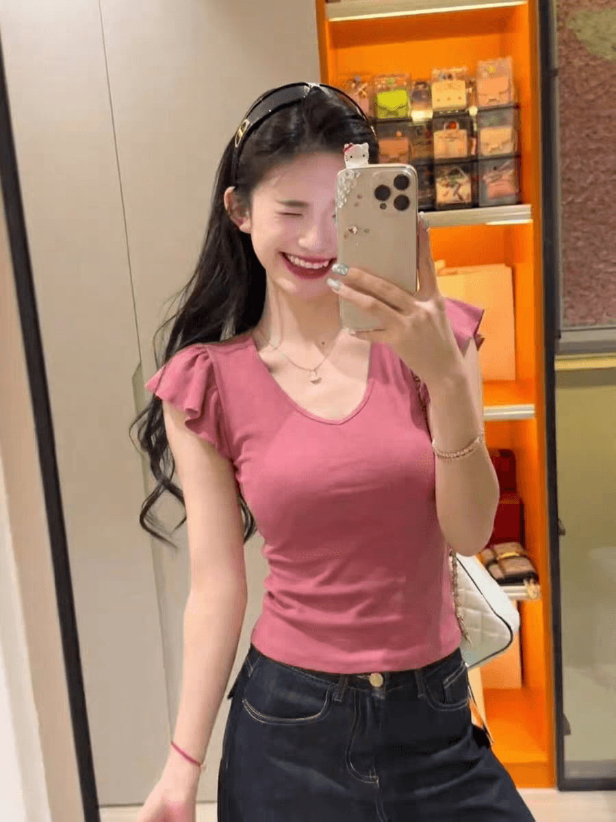 빨간색 V넥 프릴 작은 날다 소매 반팔 티셔츠 여성 2026 새로운 몸매 가꾸기 슬림해 보이는 품격 핫걸 반팔 맨위 이미지 5