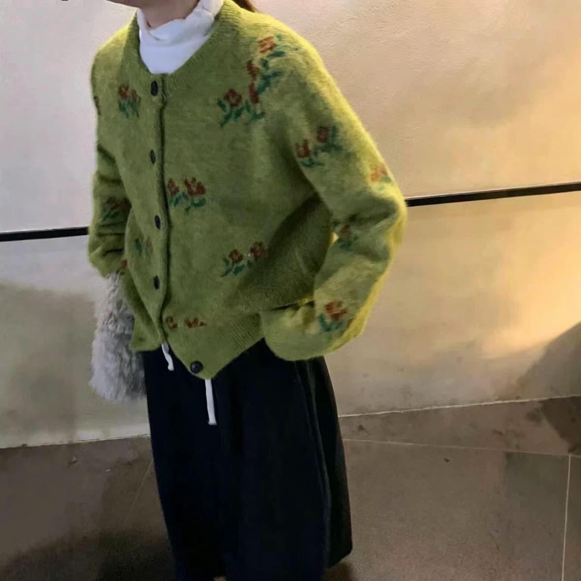 센 부서 꽃 자수 스웨터 여자 2026 가을 겨울 한 부서 라운드 넥 오픈 가디건 루즈핏 다용도 슬림해 보이는 니트 스웨터 재킷 상세 이미지 5