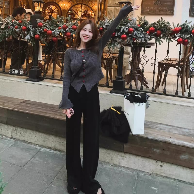 2026 이른 봄 가을 새로운 디자인 센스 하트 버클 프릴 긴팔 연령 감소 니트 스웨터 나팔 소매 기본 셔츠 이미지 2