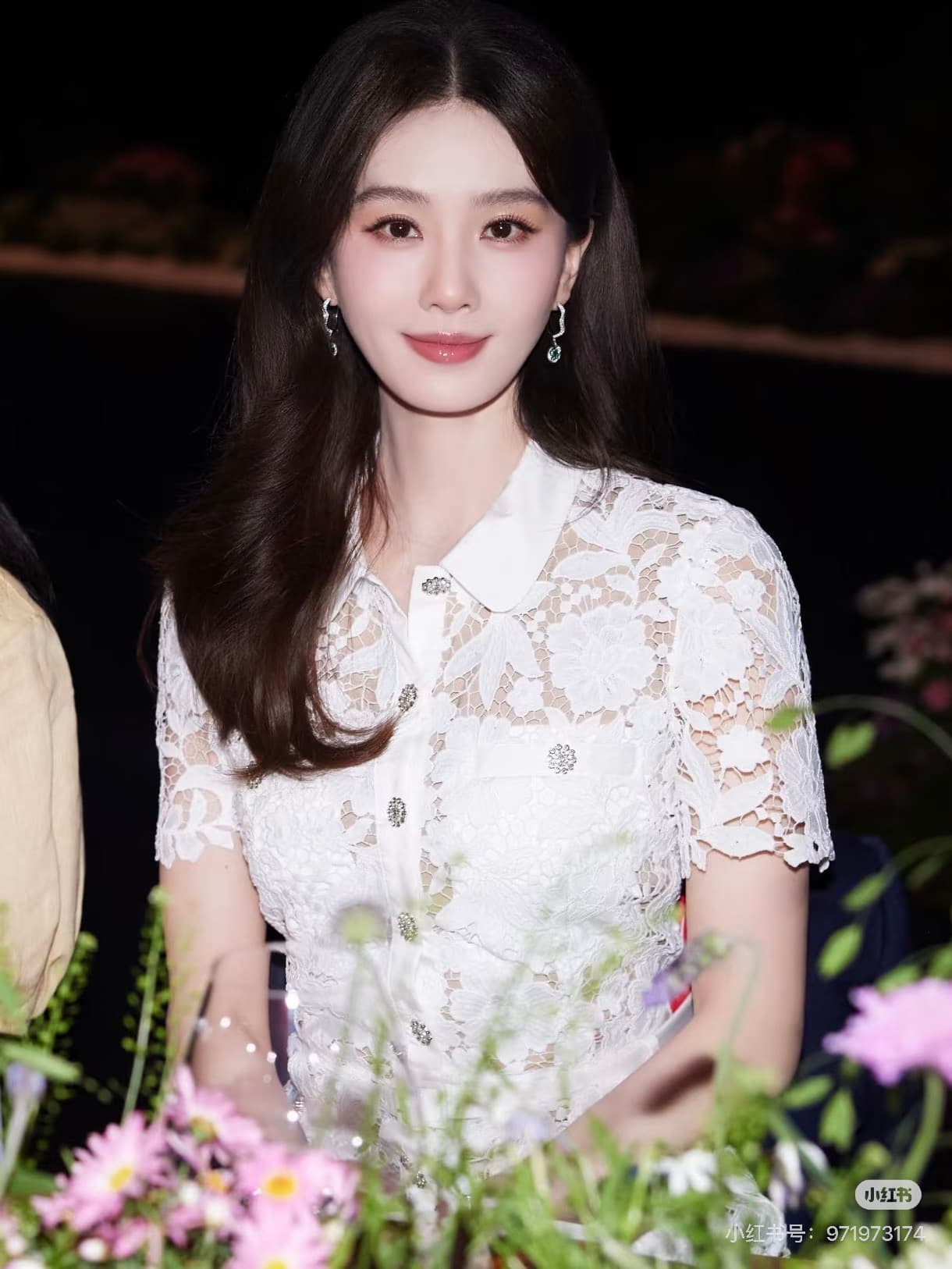 부유 한 가족 천 금빛 바람 2026 새로운 화이트 폴로 칼라 훈련 버클 꽃 물 용해 레이스 반팔 드레스 예복 롱 스커트 이미지 2
