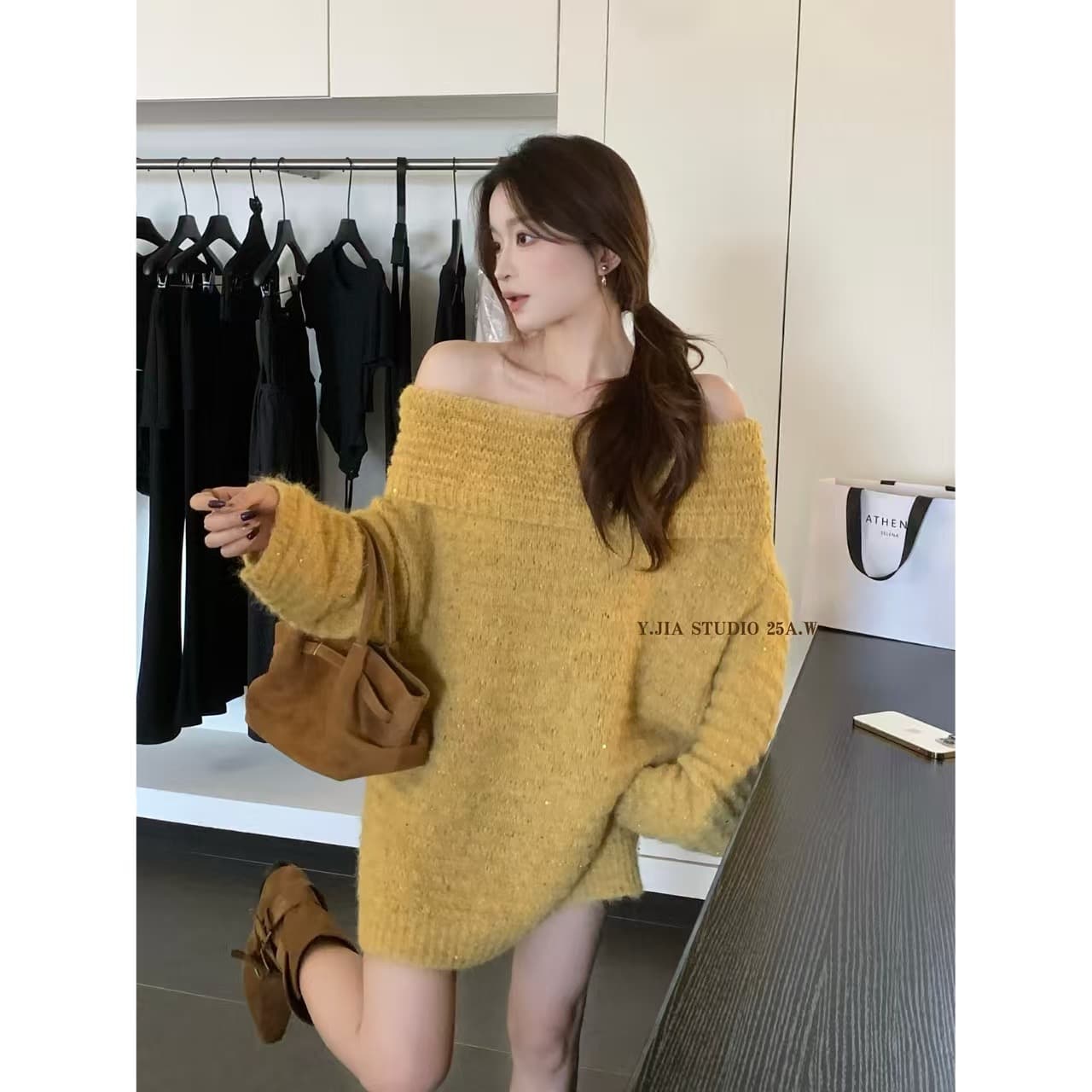 가을 한 부서 느긋한 바람 보트넥 슬림해 보이는 오프숄더 스팽글 반짝임 니트 보온 단색 스웨터 상세 이미지 1