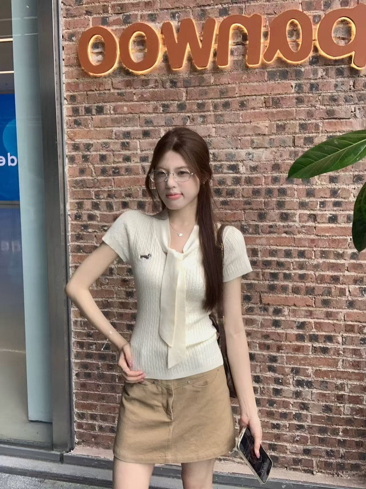 우 77 스카프 칼라 닥스 훈트 자수 니트 반팔 여성 여름 한 부서 쇼트 스타일 다용도 몸매 가꾸기 슬림해 보이는 티셔츠 맨위 상세 이미지 3