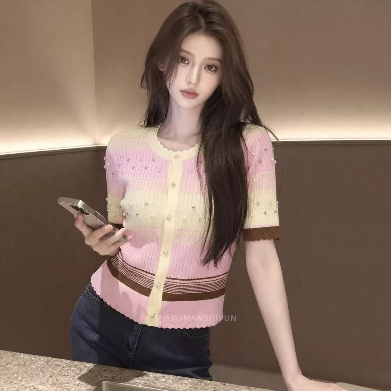 2026 여름 새로운 패치워크 색상 니트 스웨터 오픈 가디건 여성용 짧은 소매 비즈 박기 몸매 가꾸기 허리 수축 맨위 품격 티셔츠 질감 이미지 5