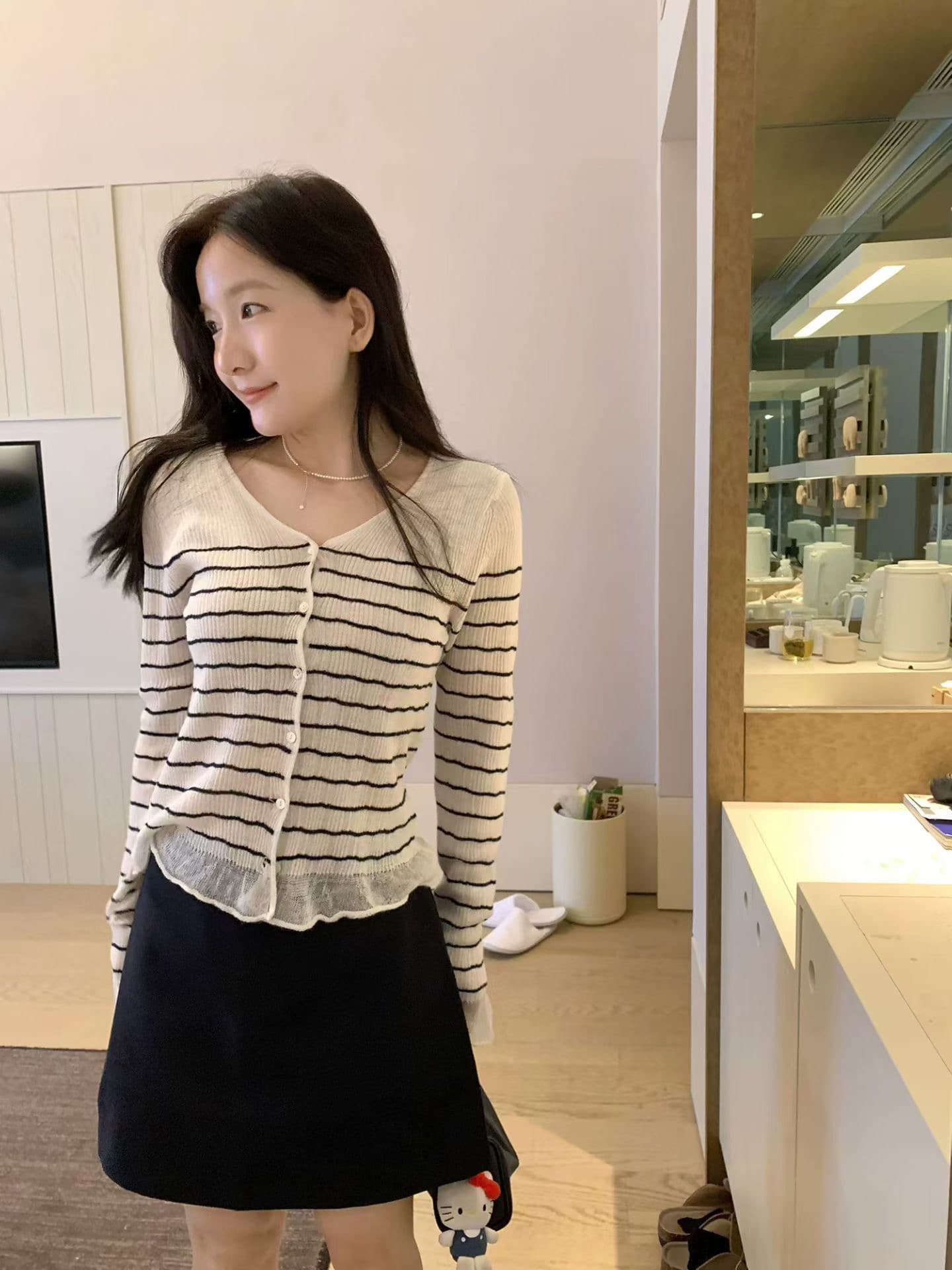 2026 봄 가을 얇은 스타일 스트라이프 몸매 가꾸기 타이트 인사이드 가져 가라. 긴팔 만나는 맨위 다용도 쇼트 스타일 스웨터 니트 스웨터 이미지 4