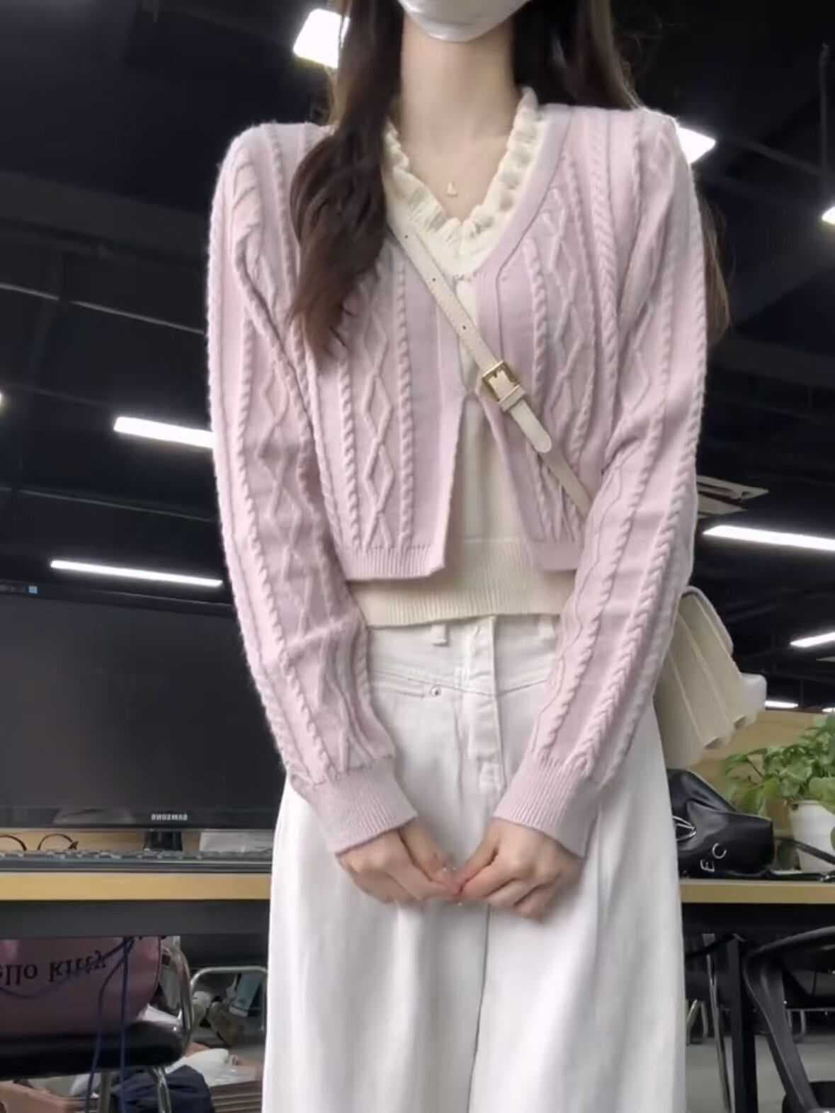 향기로운 芋 보라색 꽈배기 V넥 니트 스웨터 여성 코트 가을 겨울 디자인 센스 작은 대중 쇼트 스타일 스택 착용 오픈 가디건 부드러운 맨위 상세 이미지 2