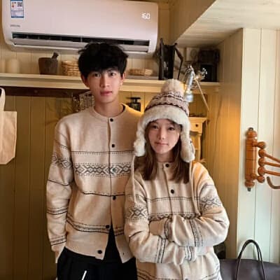 가을 겨울 새로운 오픈 가디건 스웨터 아메리칸 레트로 캐주얼 느긋한 바람 V넥 남녀 니트 스웨터 커플 단색 재킷 이미지 4