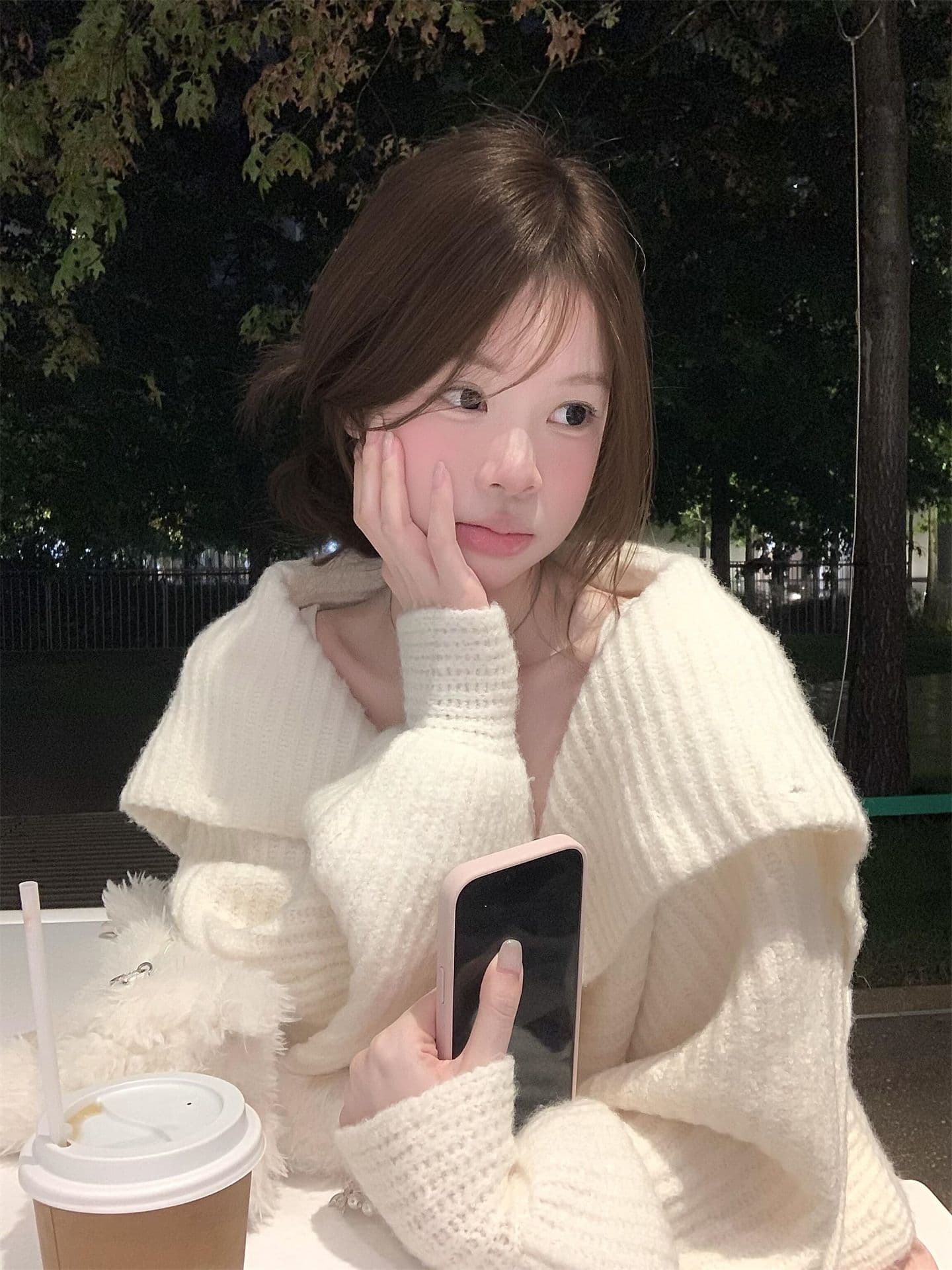 화이트 빅 칼라 니트 스웨터 코트 여성 의류 가을 겨울철 새로운 디자인 센스 작은 대중 슈퍼 잘 생긴 맨위 상세 이미지 4