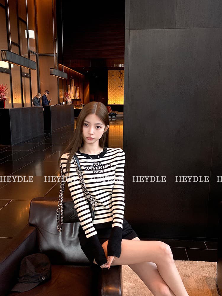 검은 콩 흠 북유럽 휴가 흑백 줄무늬 배색 스웨터 여자 봄 가을 새로운 몸매 가꾸기 쇼트 스타일 니트 맨위 이미지 4