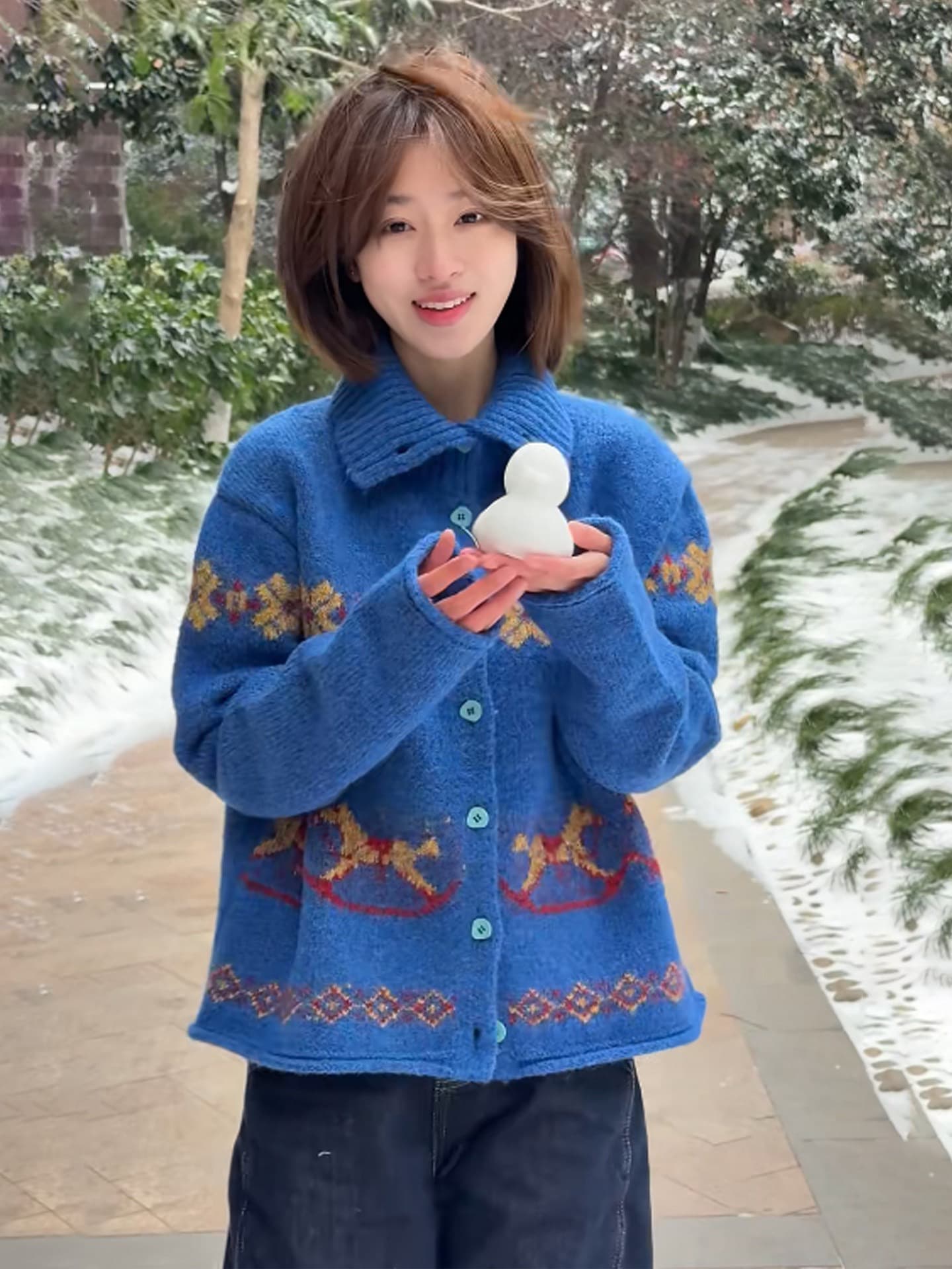 고급 센스 레트로 파란색 자카드 터틀넥 스웨터 여성 코트 봄 느긋한 세련된 다용도 니트 오픈 가디건 맨위