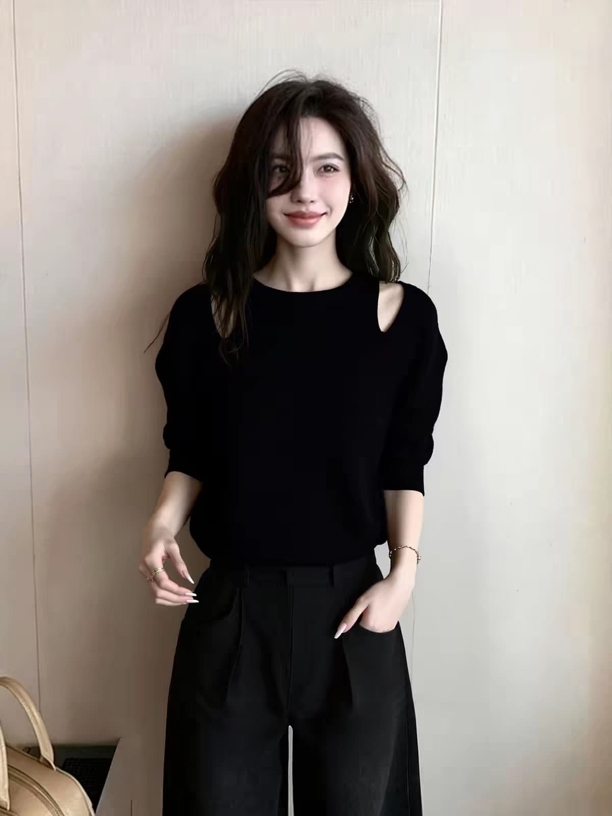 작은 키 이른 가을 프랑스식 디자인 센스 오프숄더 검정색 중간 소매 맨위 여성 고급 센스 품격 슬림해 보이는 패션 착용 가져 가라. 이미지 3