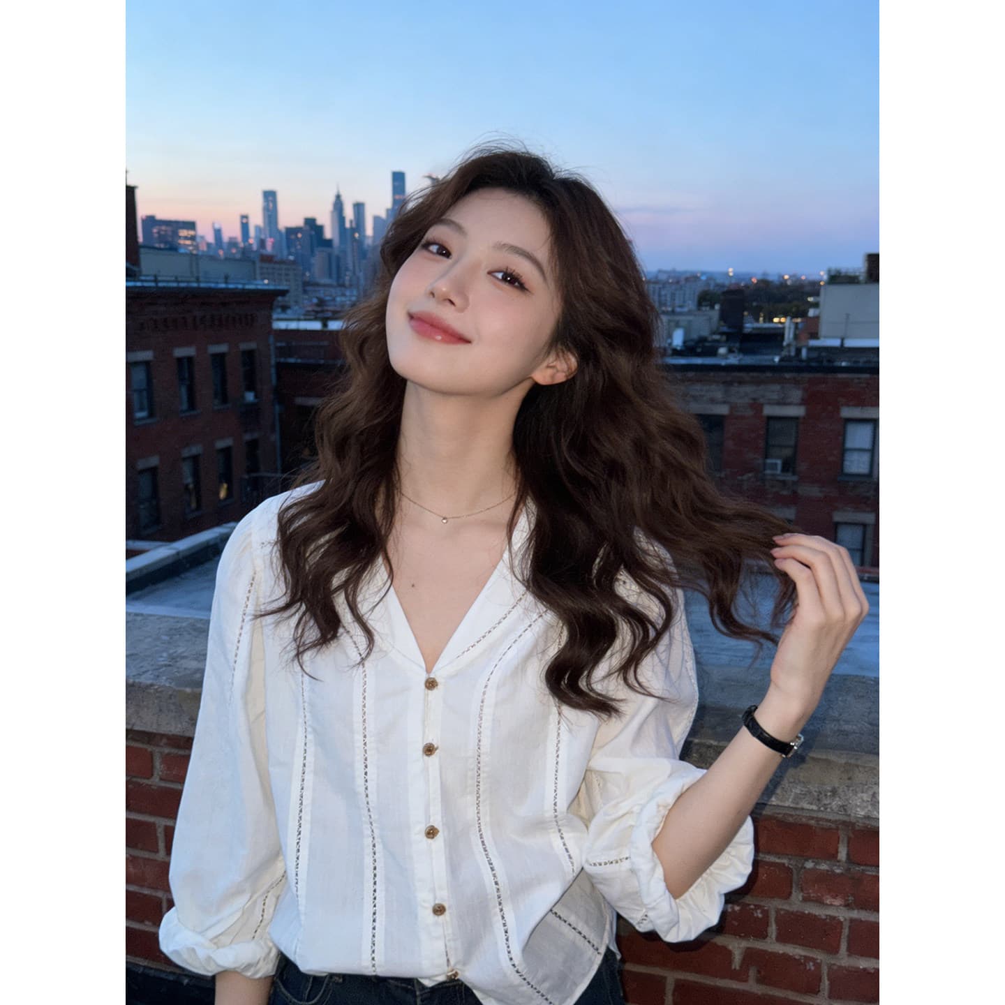프랑스식 홀로우 아웃 V넥 화이트 수직 곡물 면 린넨 싱글 줄 버튼 맨위 여성 고급 센스 루즈핏 다용도 품격 셔츠 상세 이미지 2