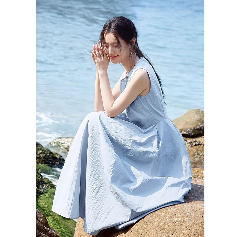 해변가 휴가 바람 민소매 여성 드레스 2026 년 여름 허리 수축 슬림해 보이는 품격 파란색 치마 이미지 4