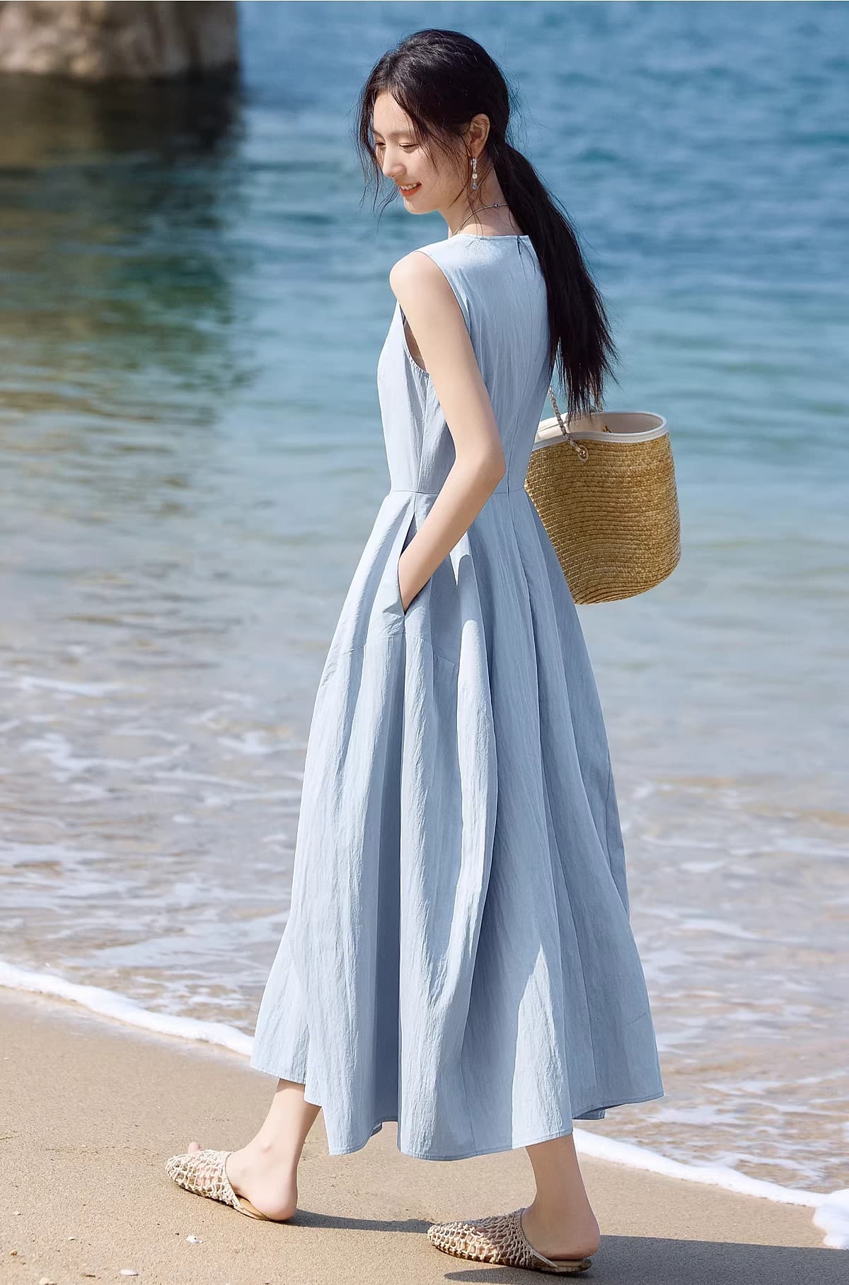 해변가 휴가 바람 민소매 여성 드레스 2026 년 여름 허리 수축 슬림해 보이는 품격 파란색 치마 상세 이미지 15