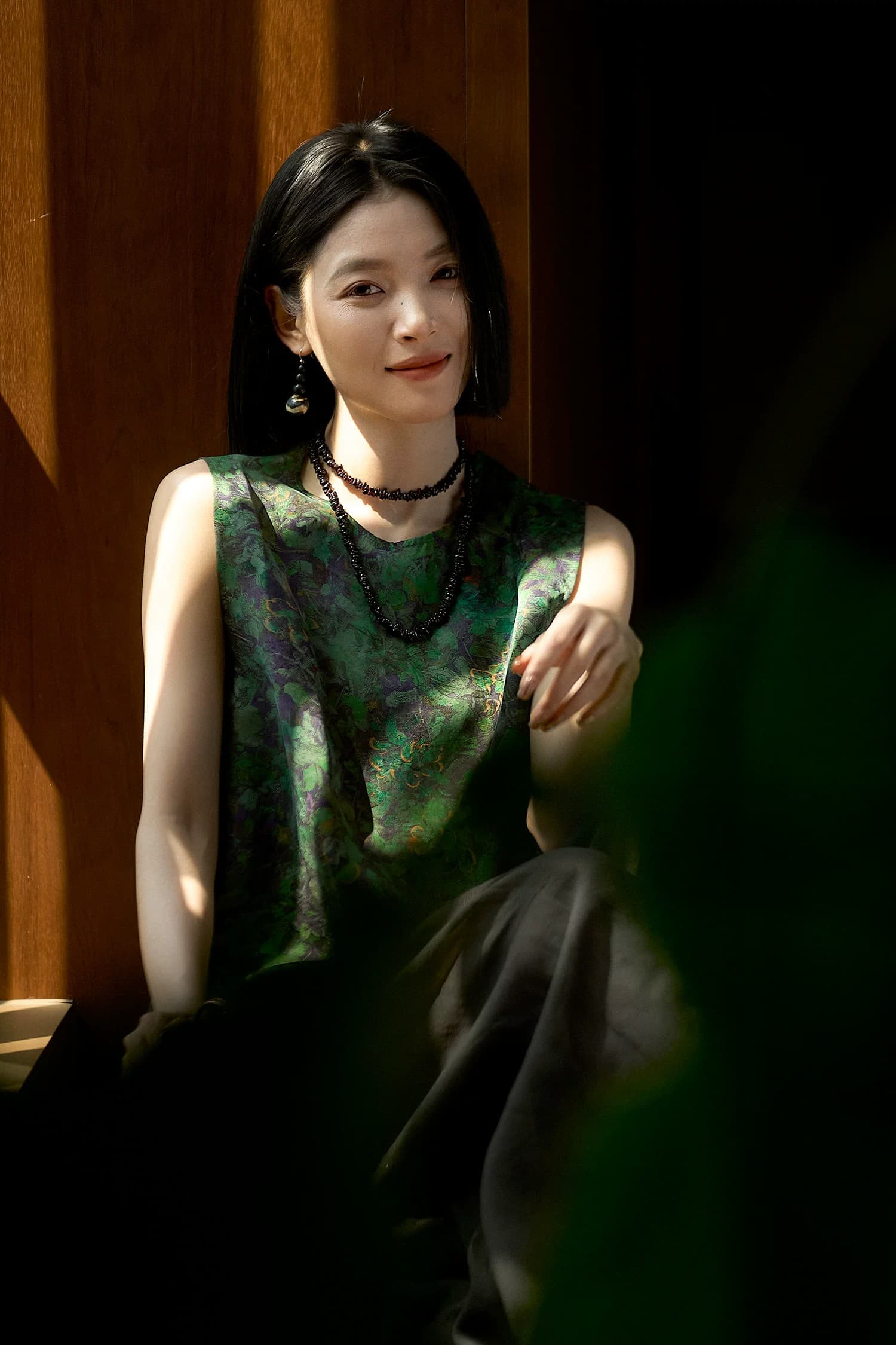 잉크 라임 금박 동양의 비싼 블라우스 프린트 소뿔 버클 업 의류 상세 이미지 13