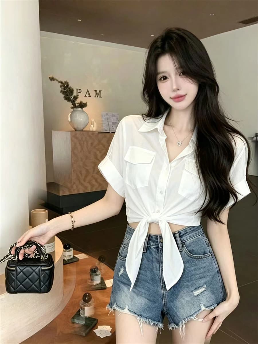 실사 정가 순수한 욕망 섹시함 핫걸 POLO 칼라 단추 스트랩 이슬 허리 반팔 단색 긍정적 인 어깨 화이트 여성 셔츠
