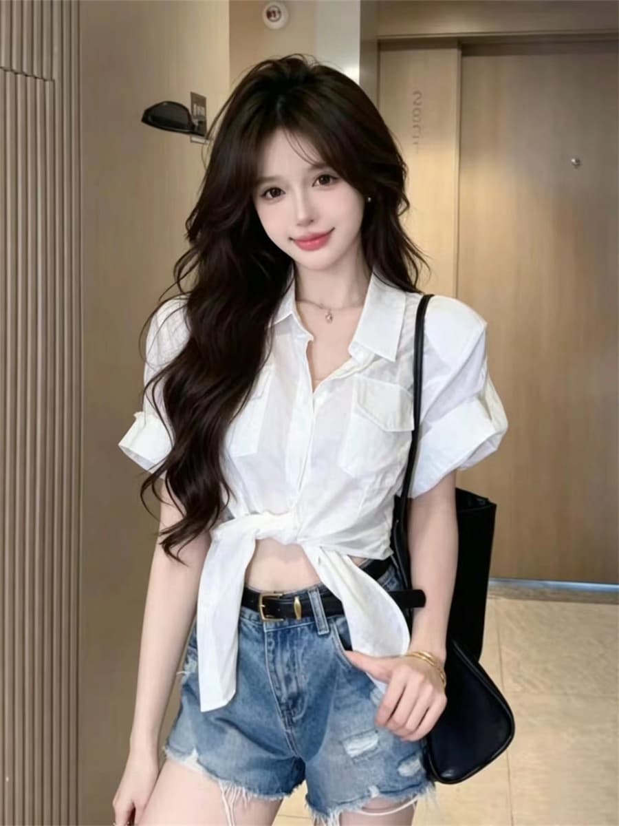 실사 정가 순수한 욕망 섹시함 핫걸 POLO 칼라 단추 스트랩 이슬 허리 반팔 단색 긍정적 인 어깨 화이트 여성 셔츠 상세 이미지 3