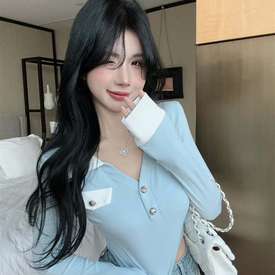 실사 정가 작은 샤넬 스타일 핫걸 디자인 센스 셔츠 칼라 배색 패치워크 몸매 가꾸기 슬림해 보이는 쇼트 스타일 V넥 맨위 여성 이미지 3