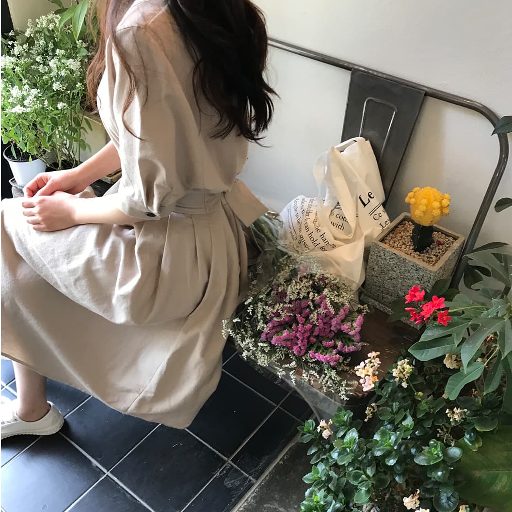 부드러운 작은 자매 품격 뒤로 버튼 허리 수축 레이스업 드레스 상세 이미지 3