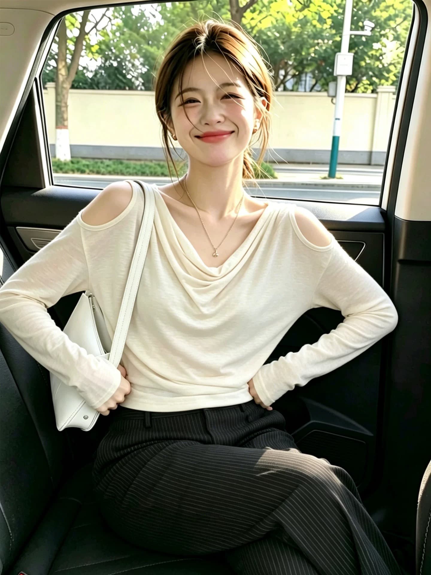 디자인 센스 새기다 빈 칼라 오프숄더 긴팔 티셔츠 여성 2026 새로운 여름 얇은 스타일 루즈핏 슬림해 보이는 자외선 차단 맨위 이미지 2