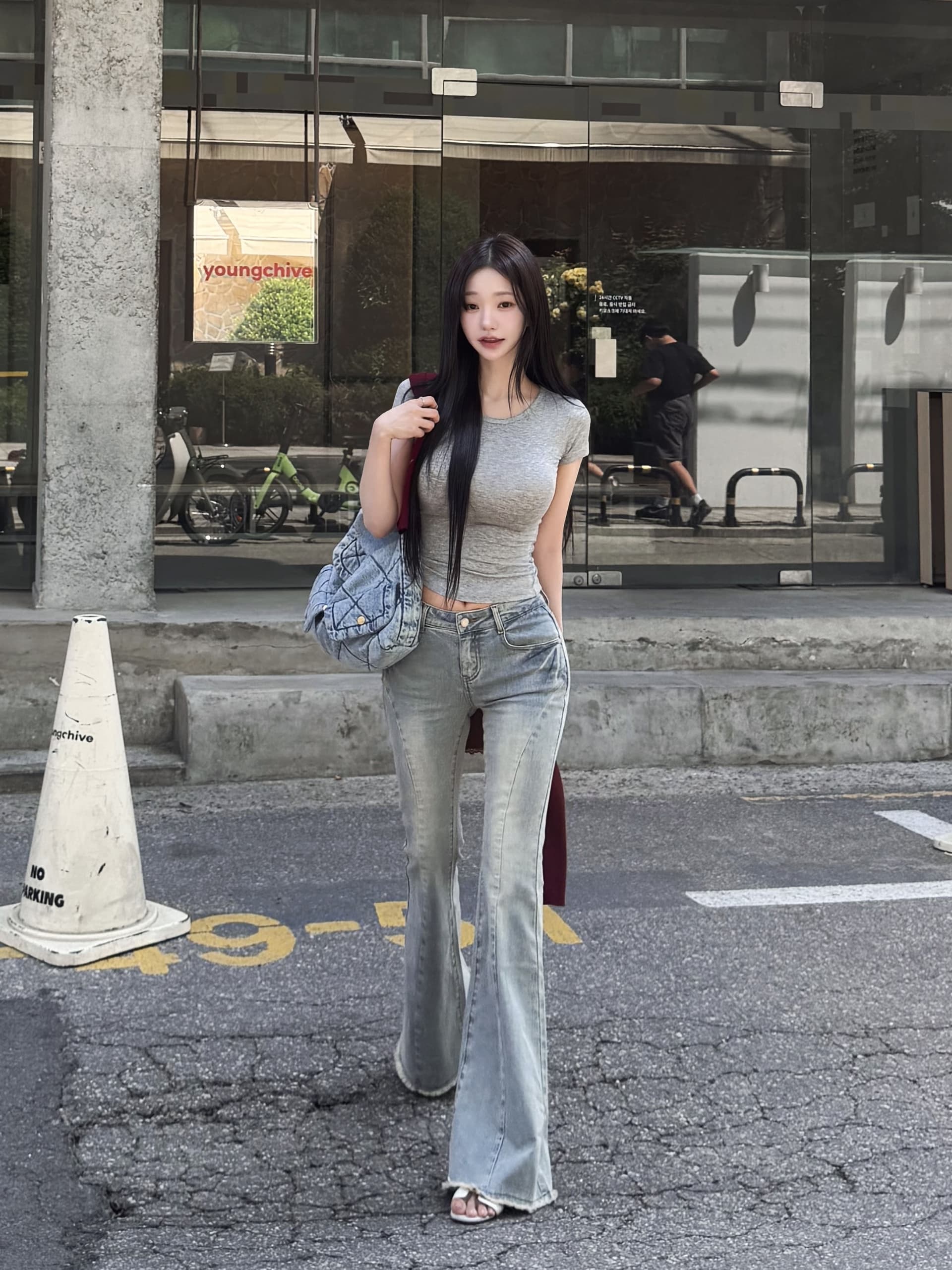 한국 스타일 아름다움 넓적 다리 신축성 부츠컷 하늘색 거친 가장자리 청바지 여성 슬림해 보이는 몸매 가꾸기 상세 이미지 18