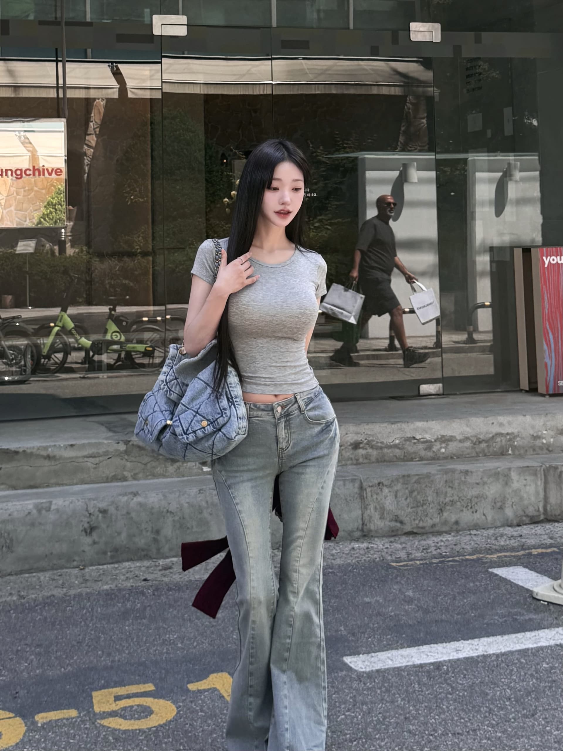 한국 스타일 아름다움 넓적 다리 신축성 부츠컷 하늘색 거친 가장자리 청바지 여성 슬림해 보이는 몸매 가꾸기 상세 이미지 19