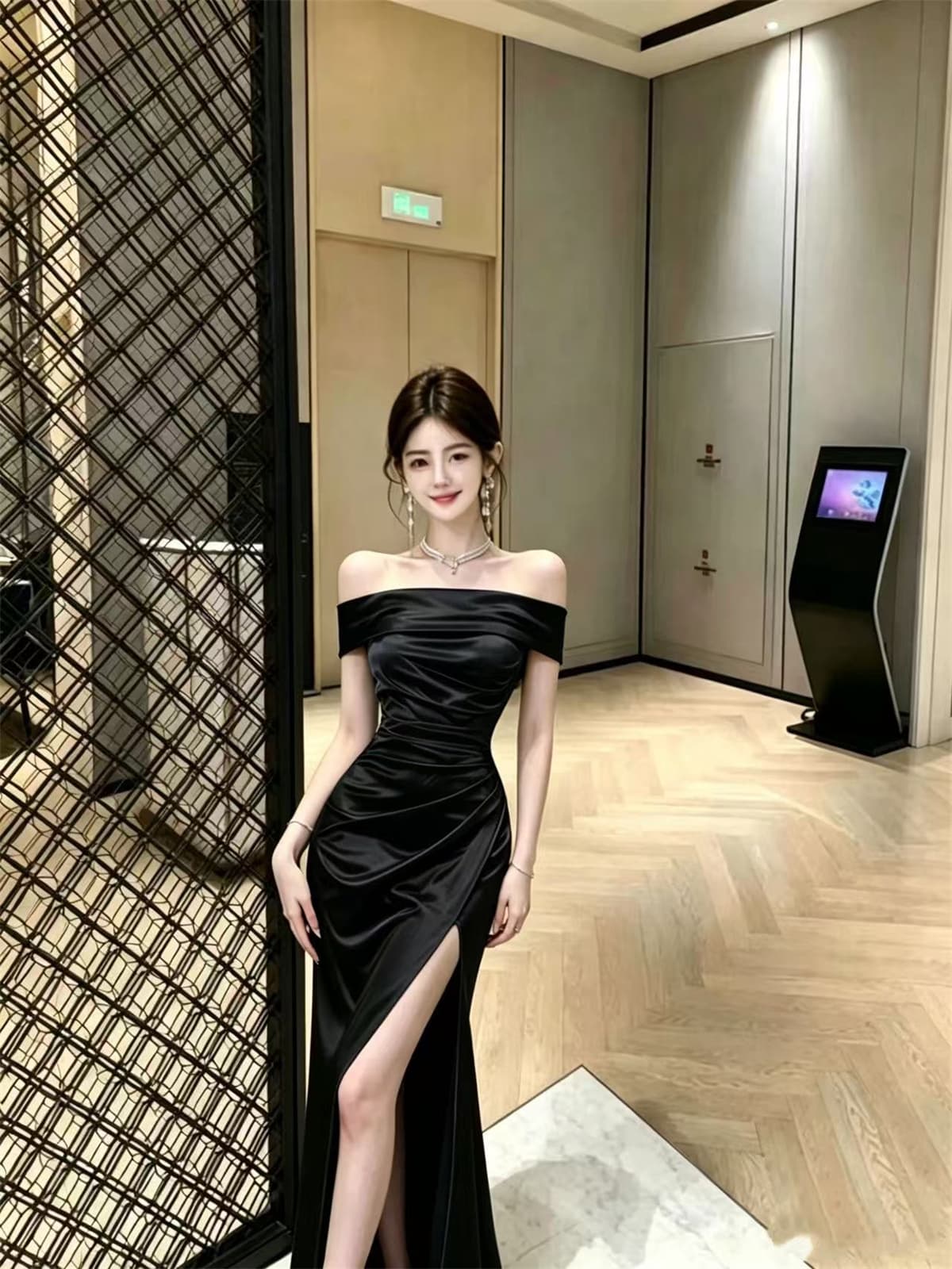 오프숄더 새틴 품격 섹시함 수리 높이 트임 드레스 상세 이미지 16