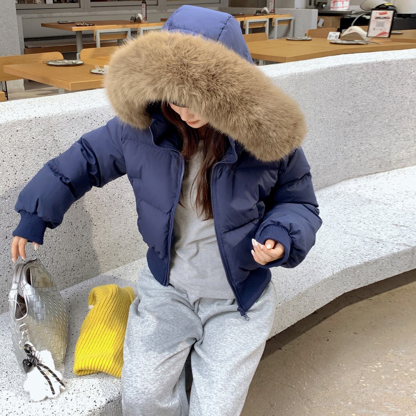핀란드 눈 상황 허리 수축 쇼트 스타일 켄 콩 바람 면 의류 여성 2025 년 새로운 작은 키 큰 모피 칼라 겨울 재킷 상세 이미지 3