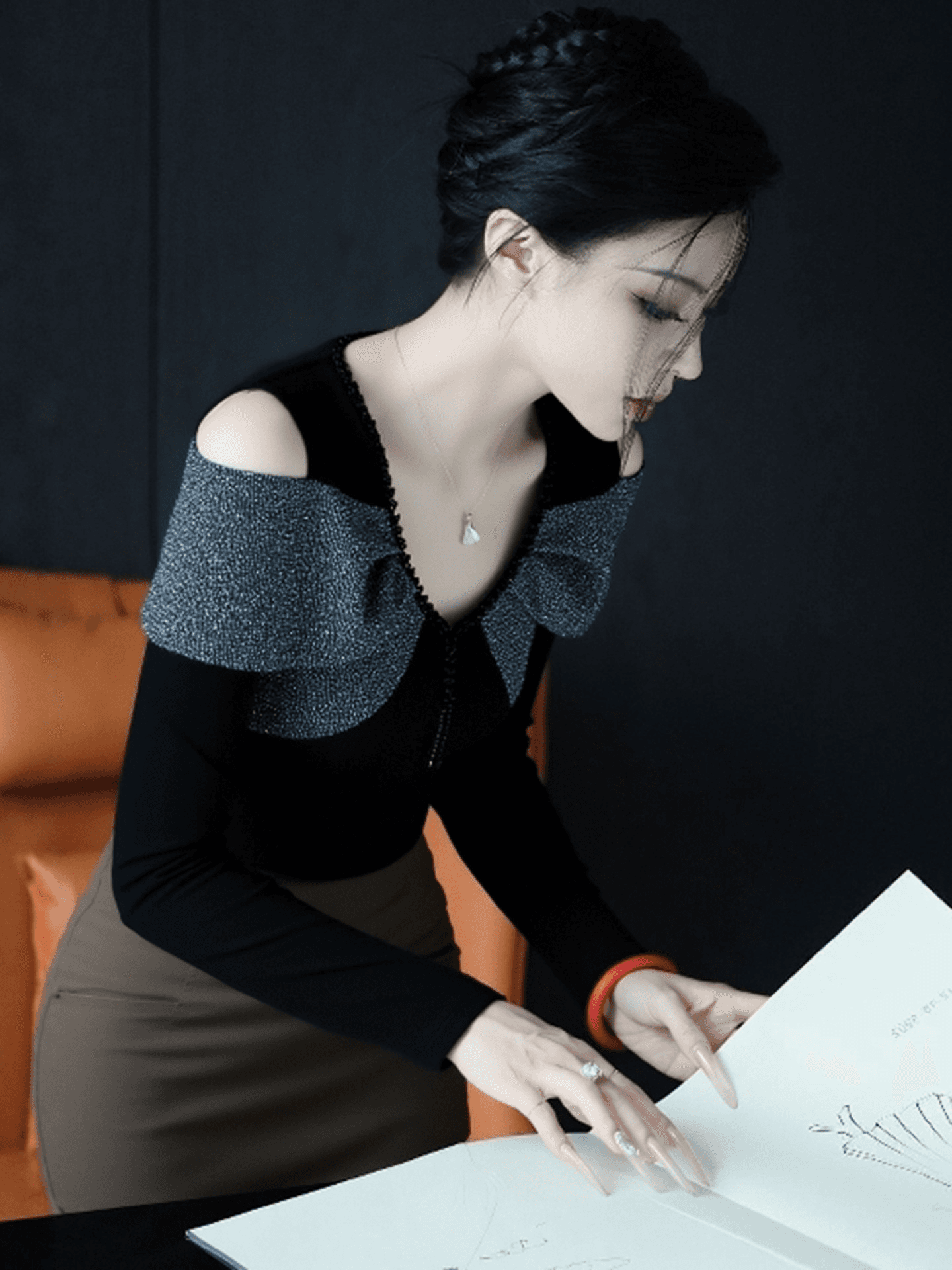 빛 요리 한 레트로 고급 센스 검정색 핫픽스 패치워크 티셔츠 여성 가을 겨울 새로운 작은 대중 디자인 센스 다용도 맨위 트렌디 상세 이미지 3