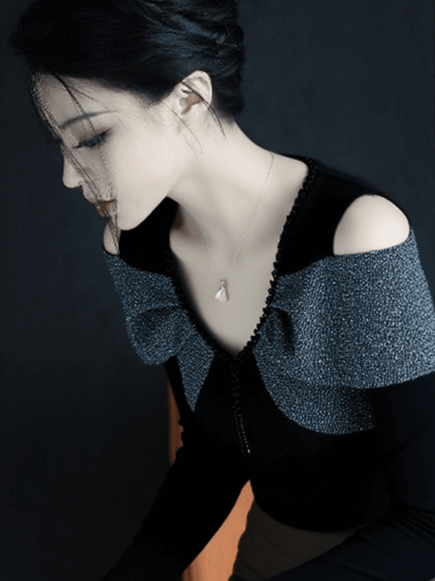 빛 요리 한 레트로 고급 센스 검정색 핫픽스 패치워크 티셔츠 여성 가을 겨울 새로운 작은 대중 디자인 센스 다용도 맨위 트렌디 상세 이미지 6