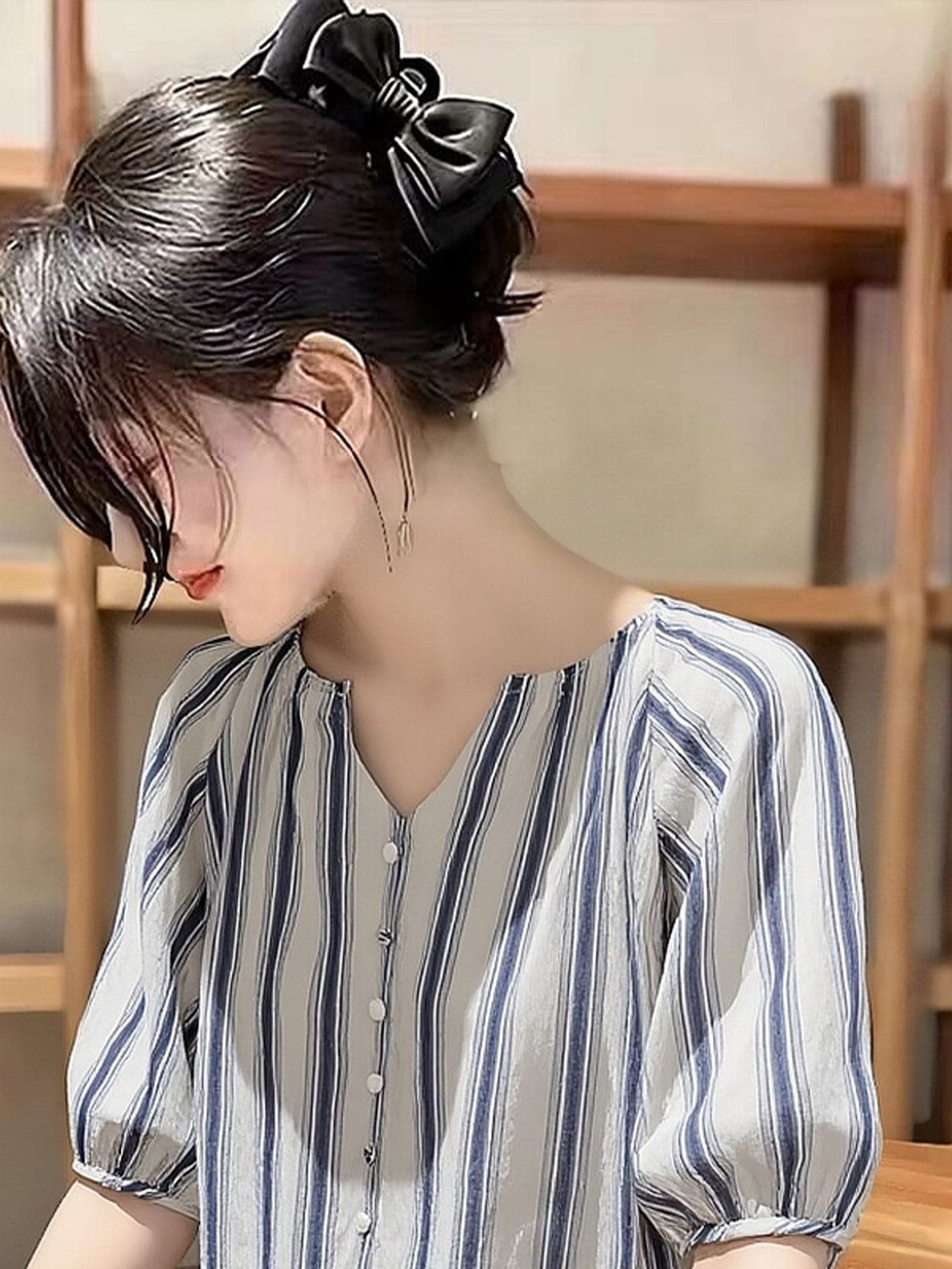 프랑스식 레트로 스트라이프 거품 소매 V넥 여성 셔츠 2026 여름 새로운 패션 다용도 슬림해 보이는 연령 감소 맨위 이미지 3