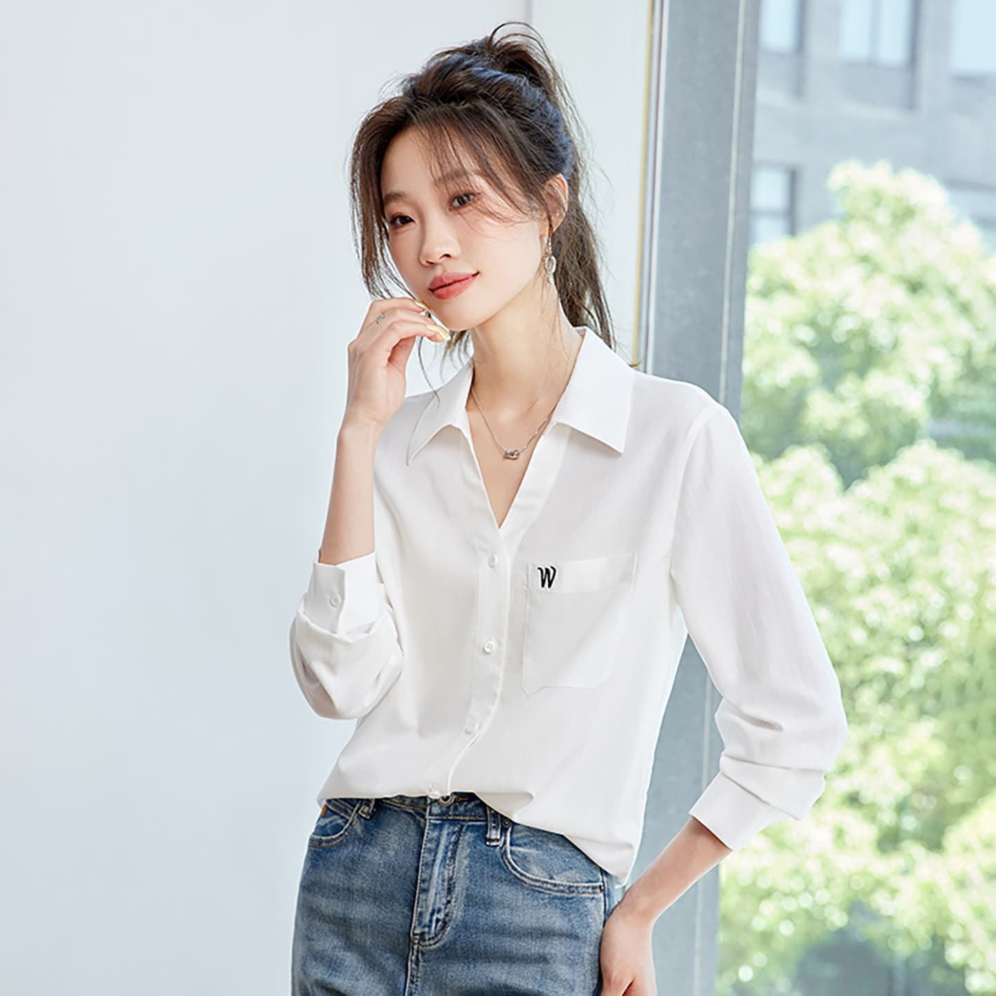 장대 서울 남편 흰 셔츠 미니멀리즘 자수 V넥 맨위 여성 가을 다용도 긴팔 느긋한 센스 셔츠 이미지 2