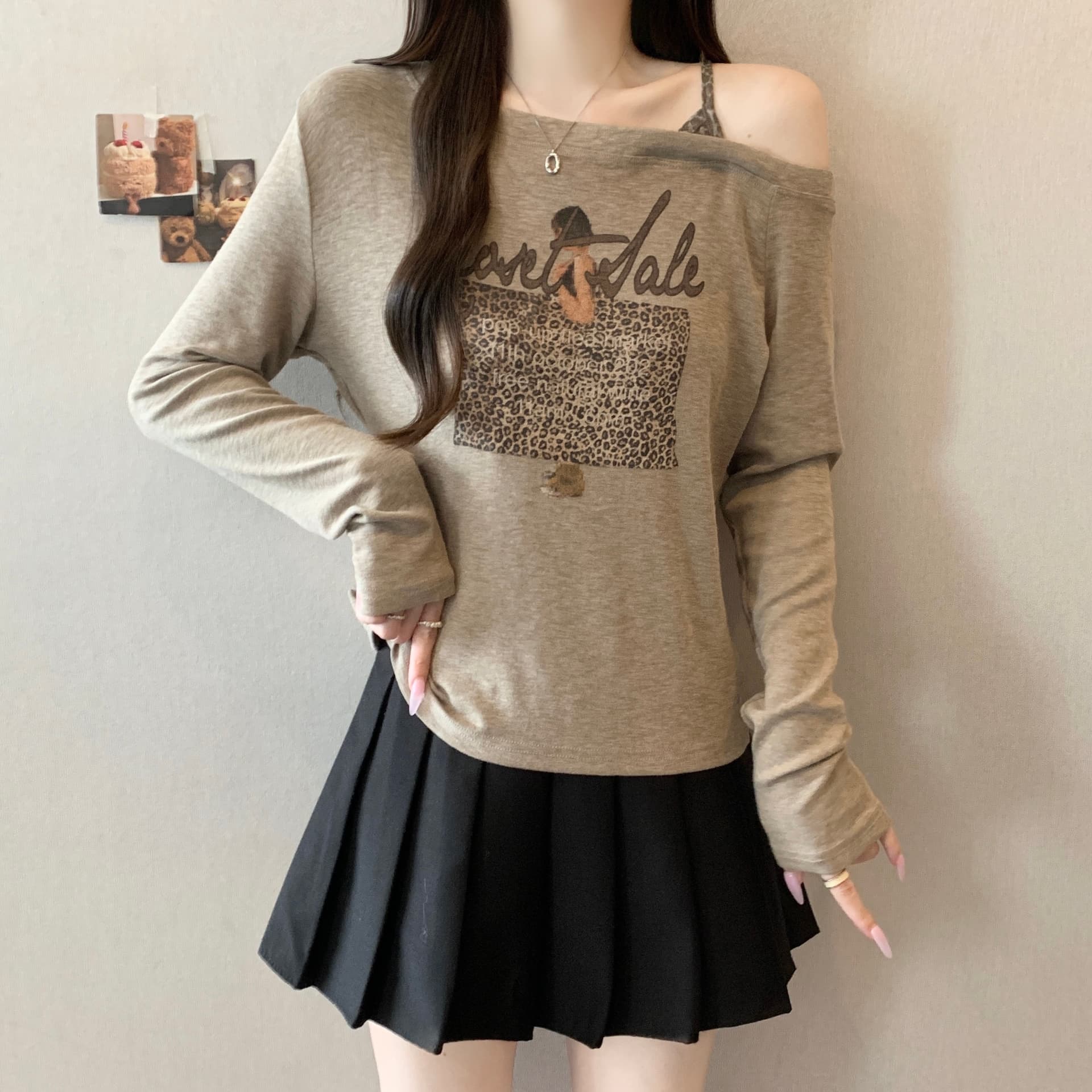 실사 빅 사이즈 새로운 여전히 디자인 센스 루즈핏 캐주얼 여자 작은 심장 기계 레오파드 무늬 알파벳 비스듬한 어깨 티셔츠 이미지 6