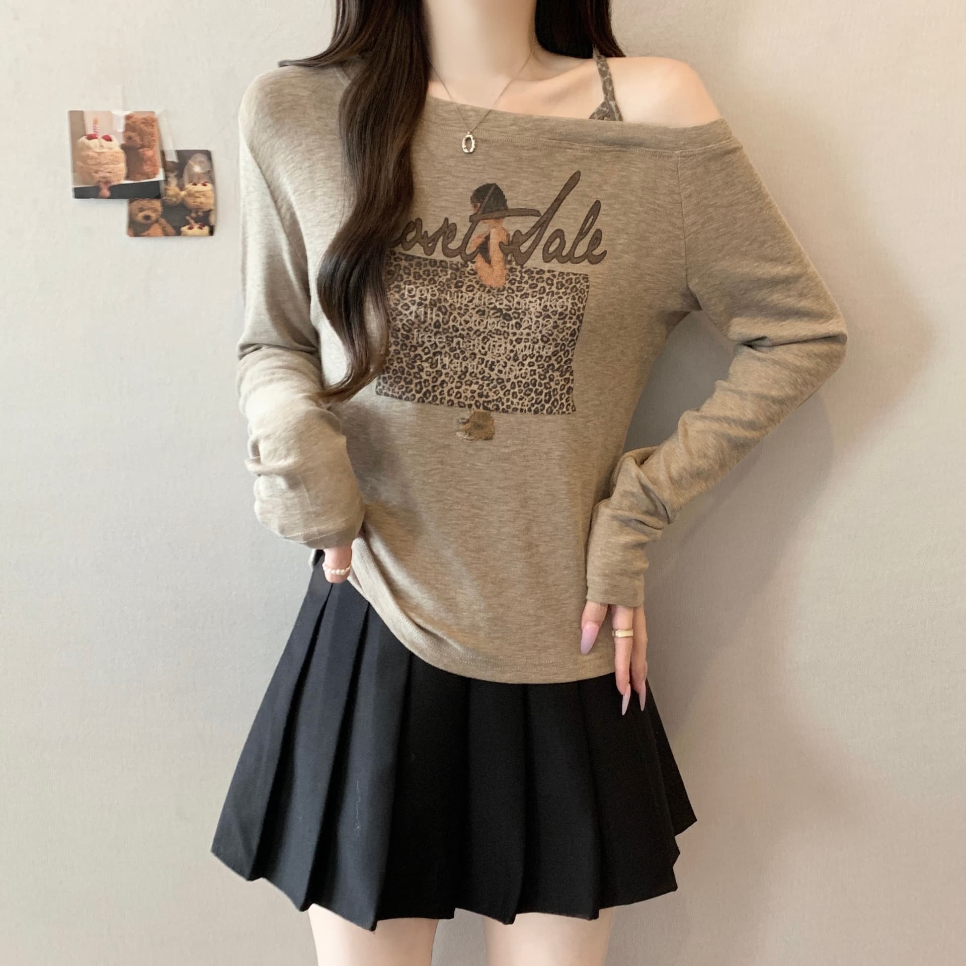 실사 빅 사이즈 새로운 여전히 디자인 센스 루즈핏 캐주얼 여자 작은 심장 기계 레오파드 무늬 알파벳 비스듬한 어깨 티셔츠 이미지 4