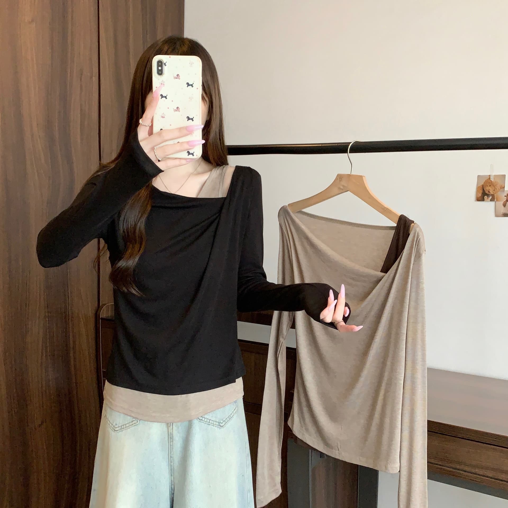실사 이른 가을 새로운 디자인 센스 비스듬한 어깨 흔들다 칼라 단색 패치워크 페이크 레이어드 몸매 가꾸기 오프숄더 긴팔 티셔츠 맨위 상세 이미지 10
