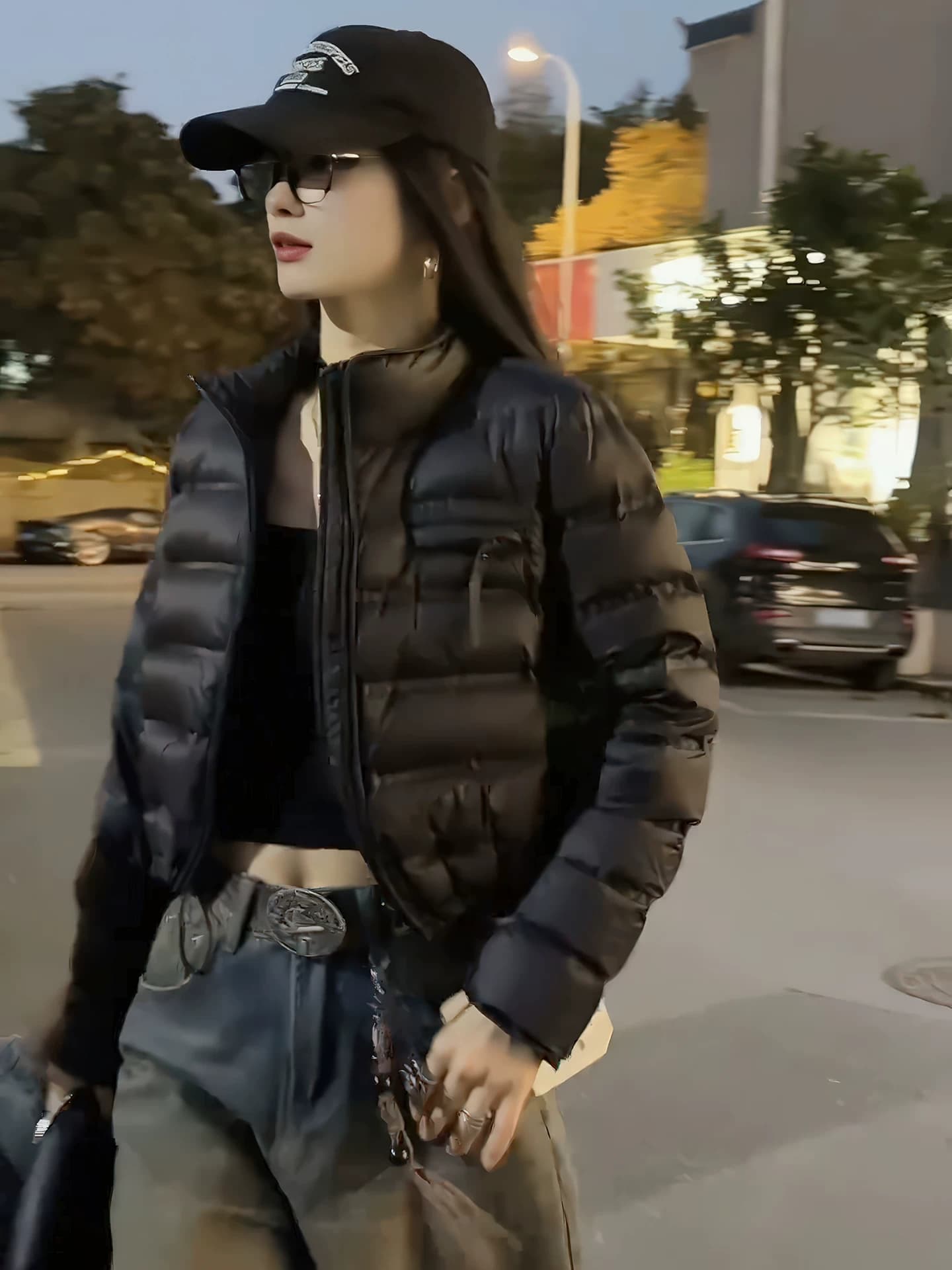 그레이트 과소 평가 얇은 쇼트 스타일 다운 재킷 여성 겨울 2026 새로운 패션 작은 키 검정색 스탠드 칼라 보온 재킷
