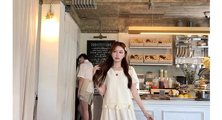 선물 물품 여름 새로운 질감 섹션 3 차원 장미 엠보싱 무거운 작업 거품 소매 라운드 넥 작은 셔츠 반신 치마 세트 상세 이미지 15