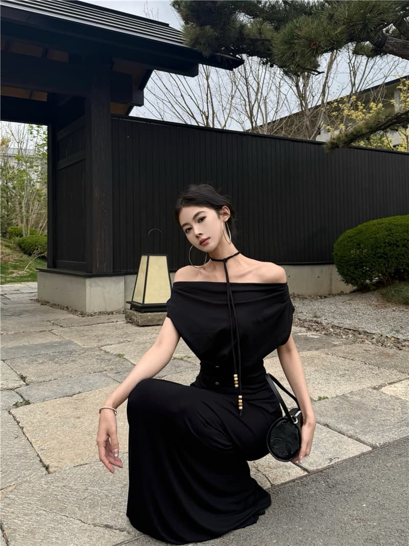 실사 섹시함 오프숄더 비스듬한 어깨 스트랩 다양한 착용 법 허리 수축 슬림해 보이는 맨위 티셔츠 타이트 스커트 반신 스커트 여성 상세 이미지 2